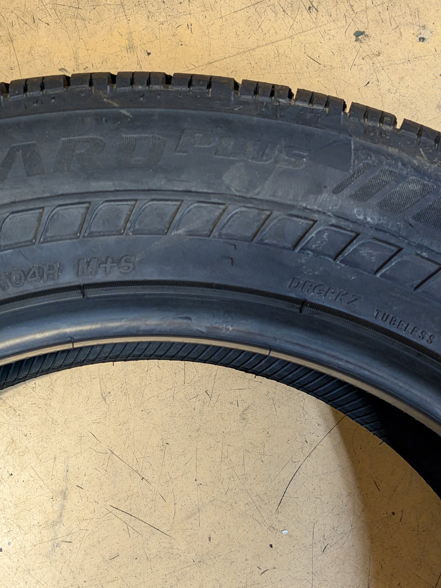 BRIDGESTONE DRIVEGUARD PLUS 225 60 18 104H PASSENGER TOURING TIRE 008088