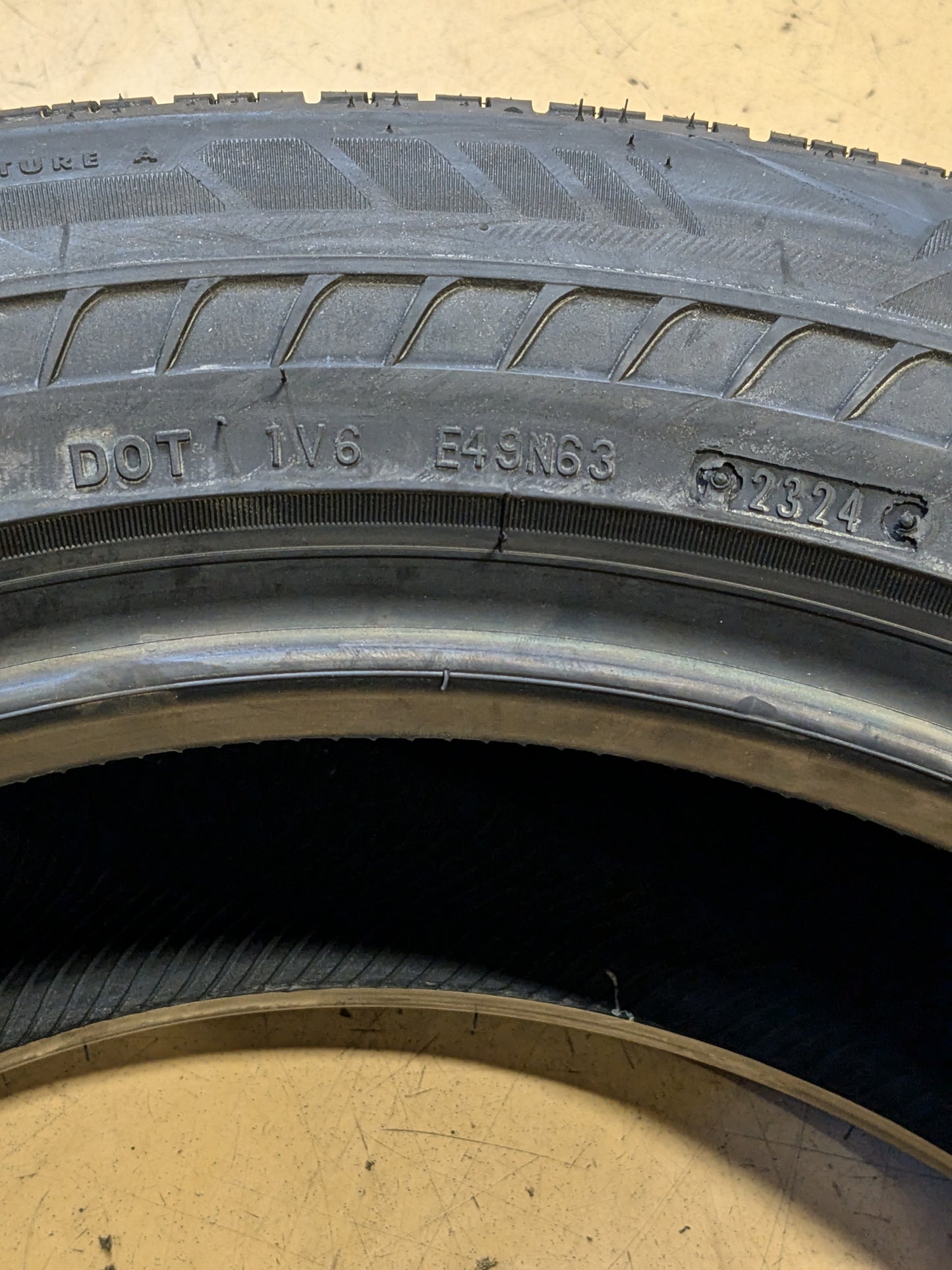 BRIDGESTONE DRIVEGUARD PLUS 225 60 18 104H PASSENGER TOURING TIRE 008088
