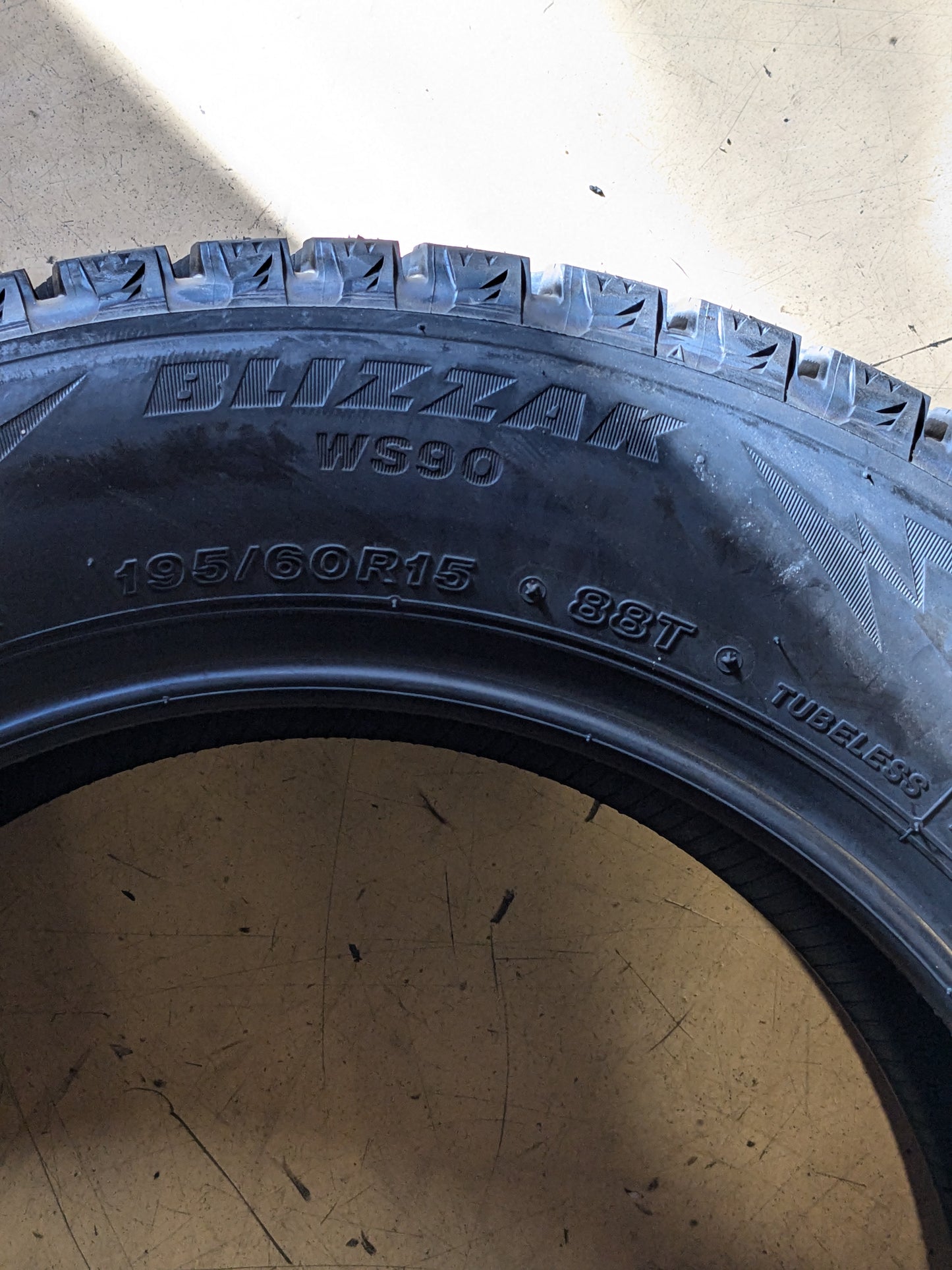 BRIDGESTONE BLIZZAK WS90 195 60 15 88T WINTER TIRE 001168