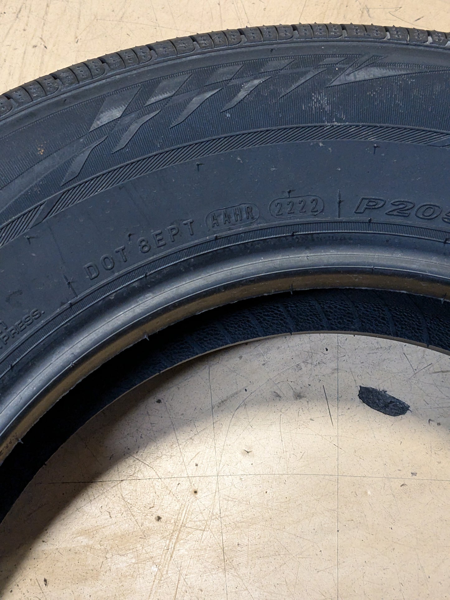 4 NEXEN NPRIZ AH8 205 70 16 96H ALL SEASON TIRES 15677NXK