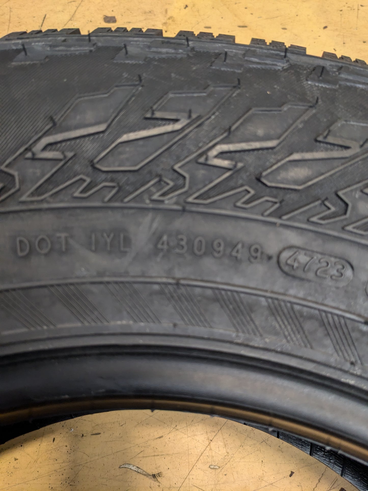 NOKIAN HAKKAPELIITTA LT3 STUDDED LT 225 75 16 115/112Q E WINTER TIRE TS32394