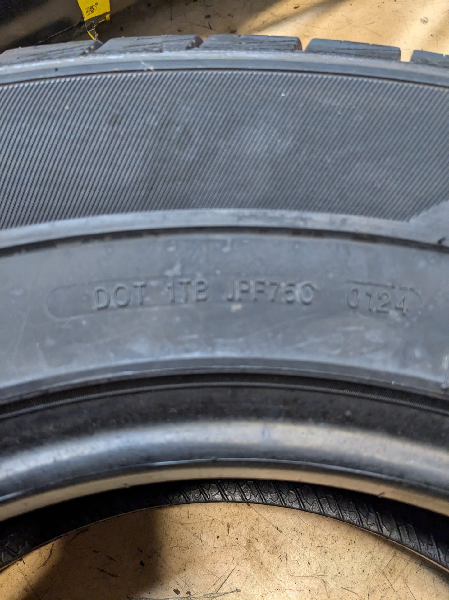 DELINTE DX-11 BANDIT H/T LT 225 75 16 115/112S TRUCK/SUV-HIGHWAY ALL SEASON TIRE 9777