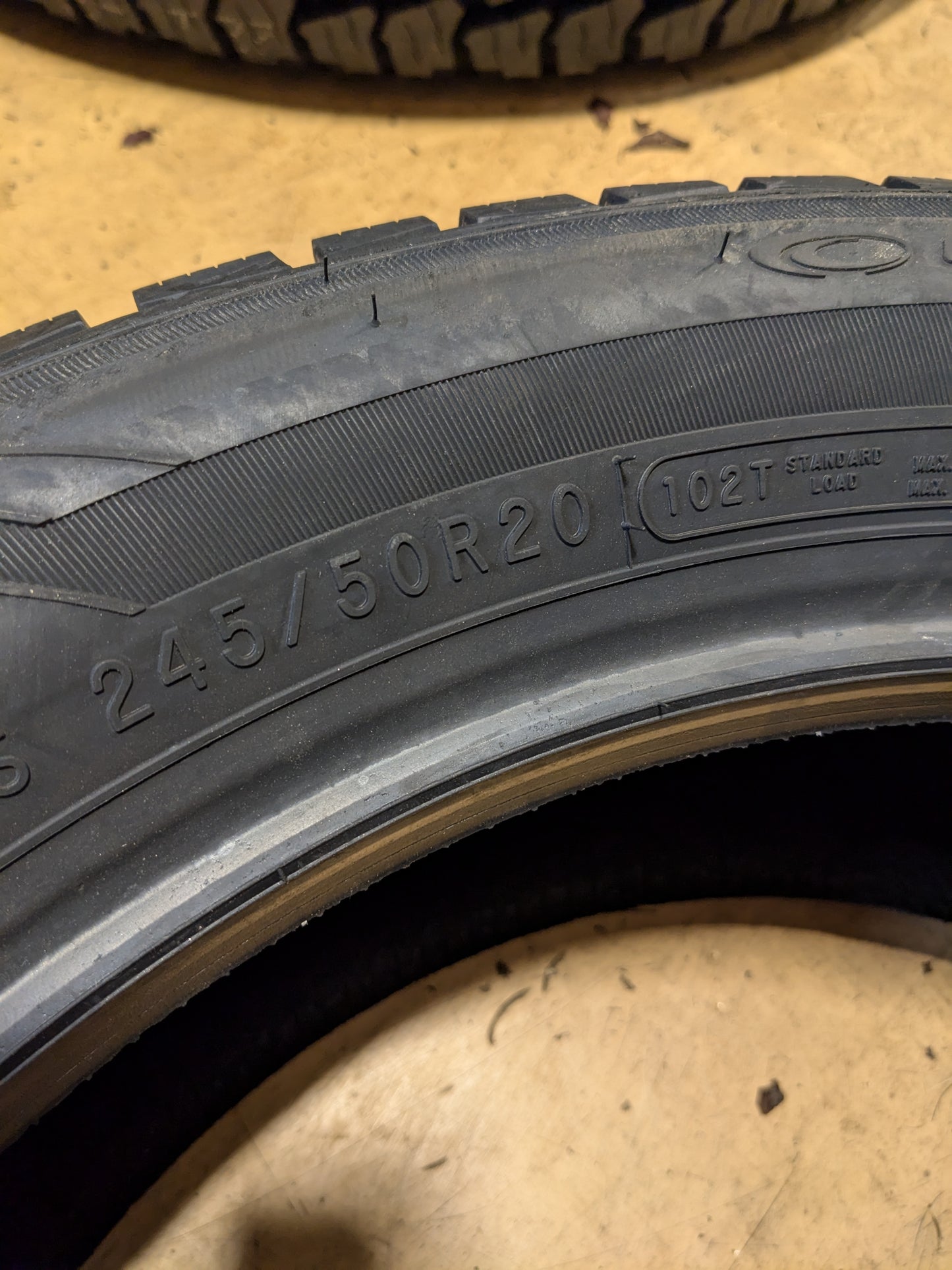 COOPER EVOLUTION WINTER 245 50 20 102T WINTER TIRE 166170006
