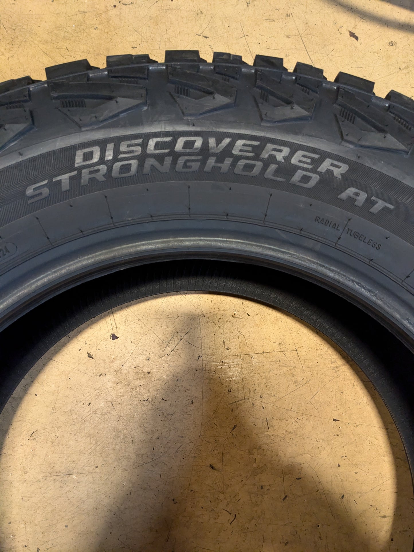 COOPER DISCOVERER STRONGHOLD AT 265 65 18 122/119T ALL WEATHER ALL TERRAIN TIRE COOP-170300048