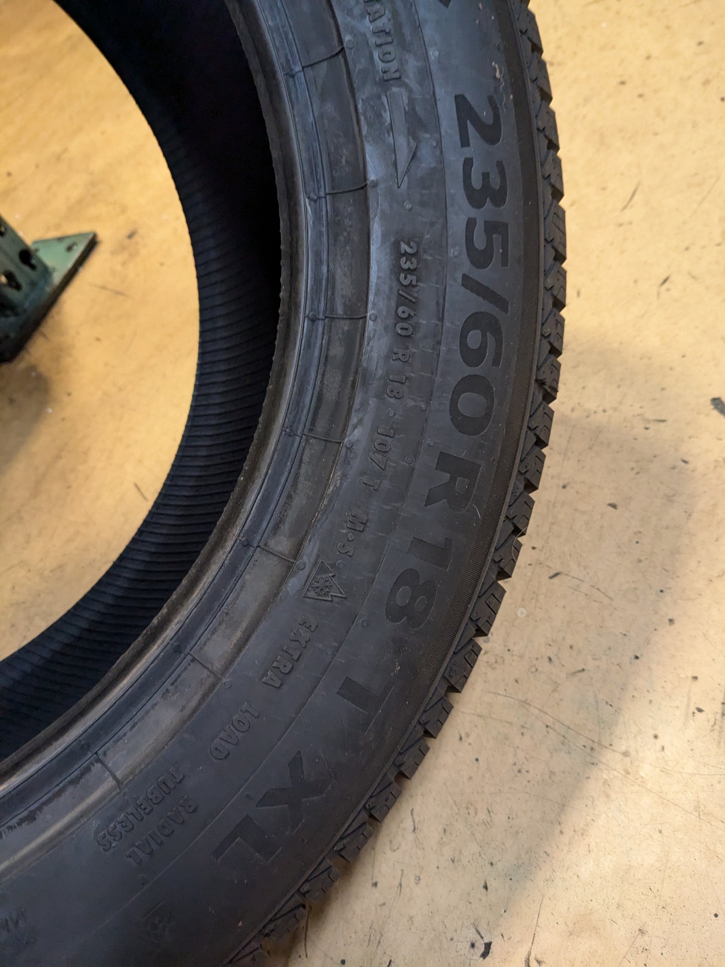 CONTINENTAL VIKING CONTACT 7 P 235 60 18 107T XL SNOW WINTER TIRE 04400350000