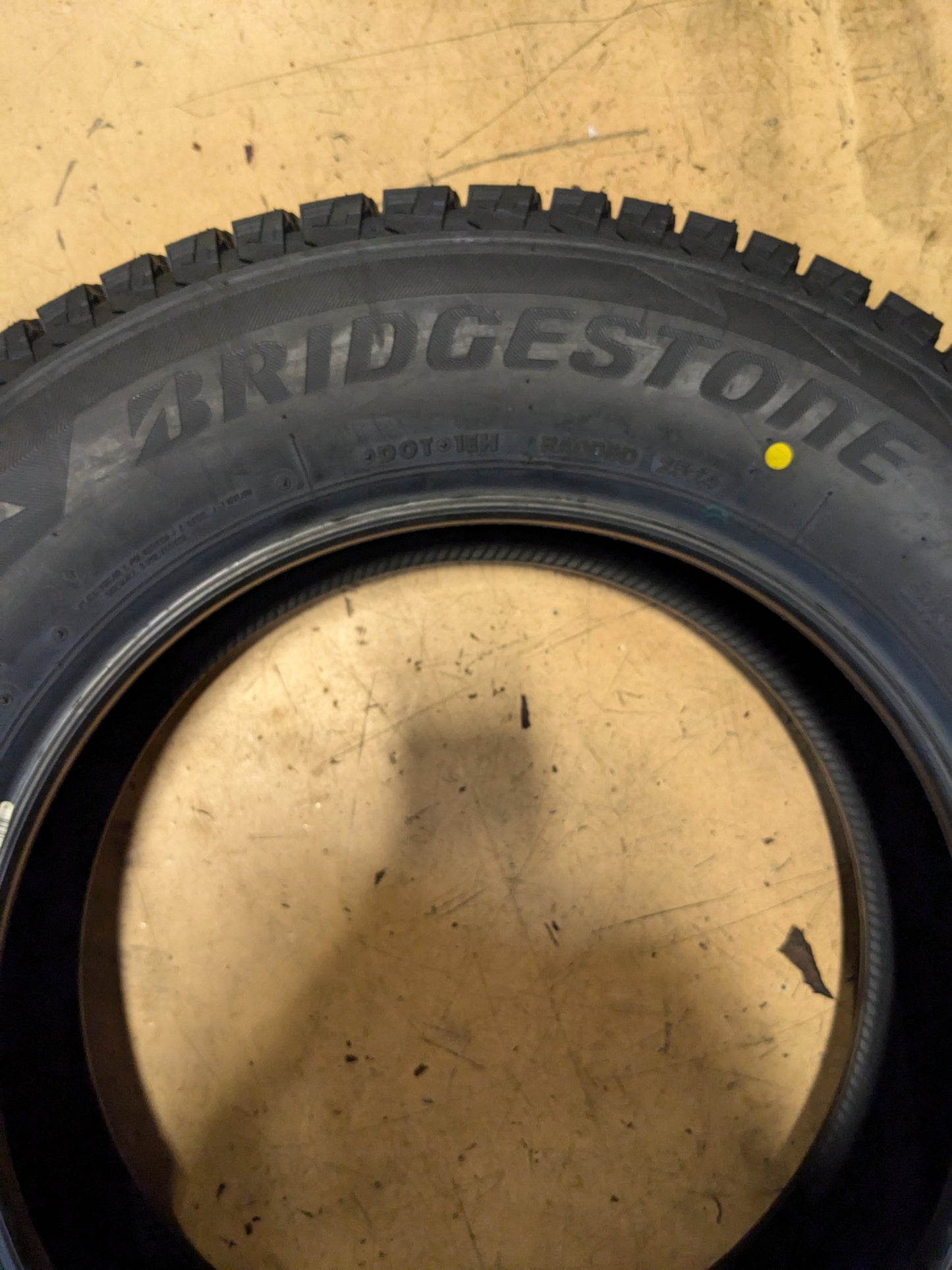BRIDGESTONE BLIZZAK DM-V2 215/70R17 101S WINTER TIRE 016338