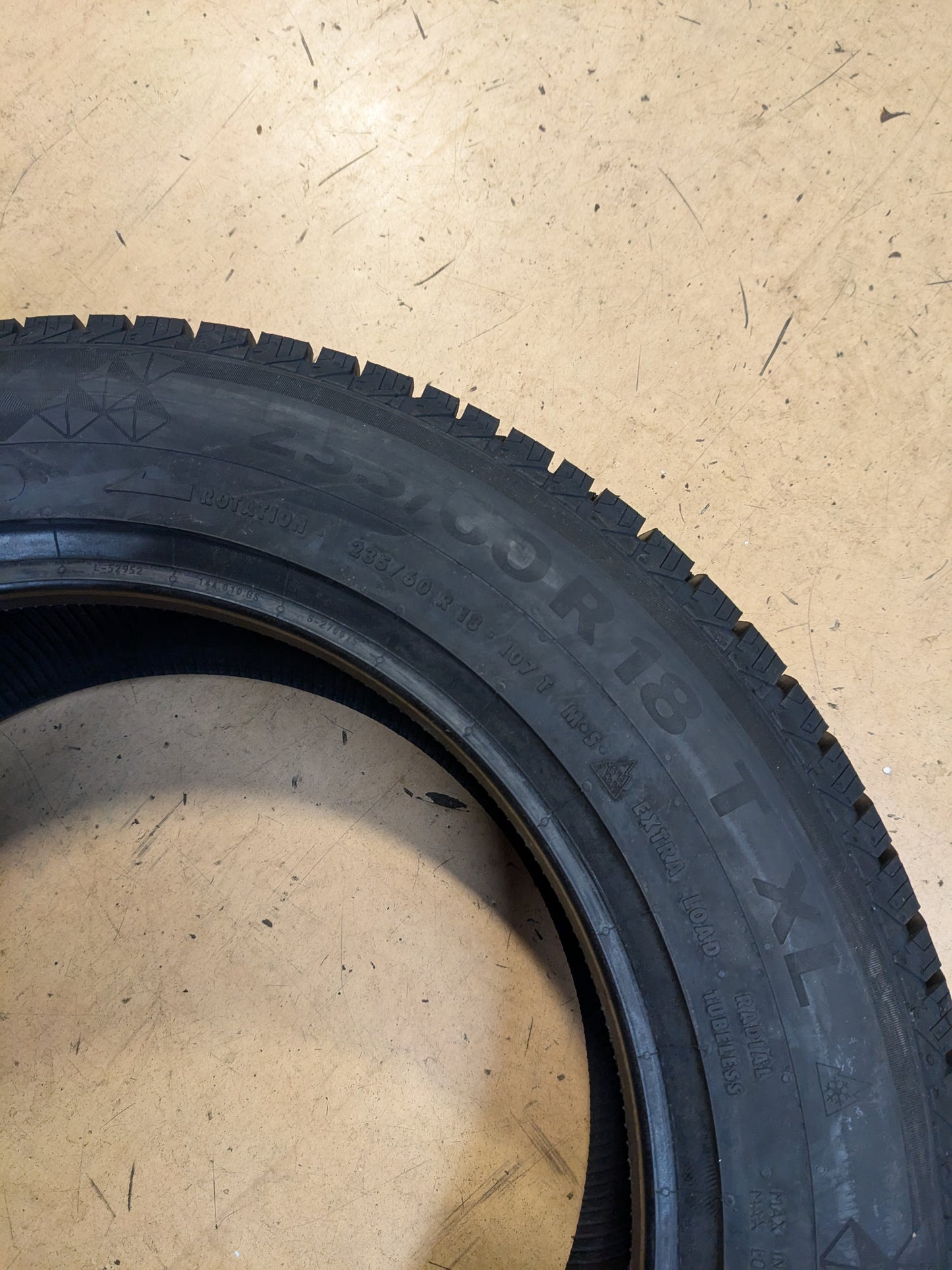 CONTINENTAL VIKING CONTACT 7 P 235 60 18 107T XL SNOW WINTER TIRE 04400350000