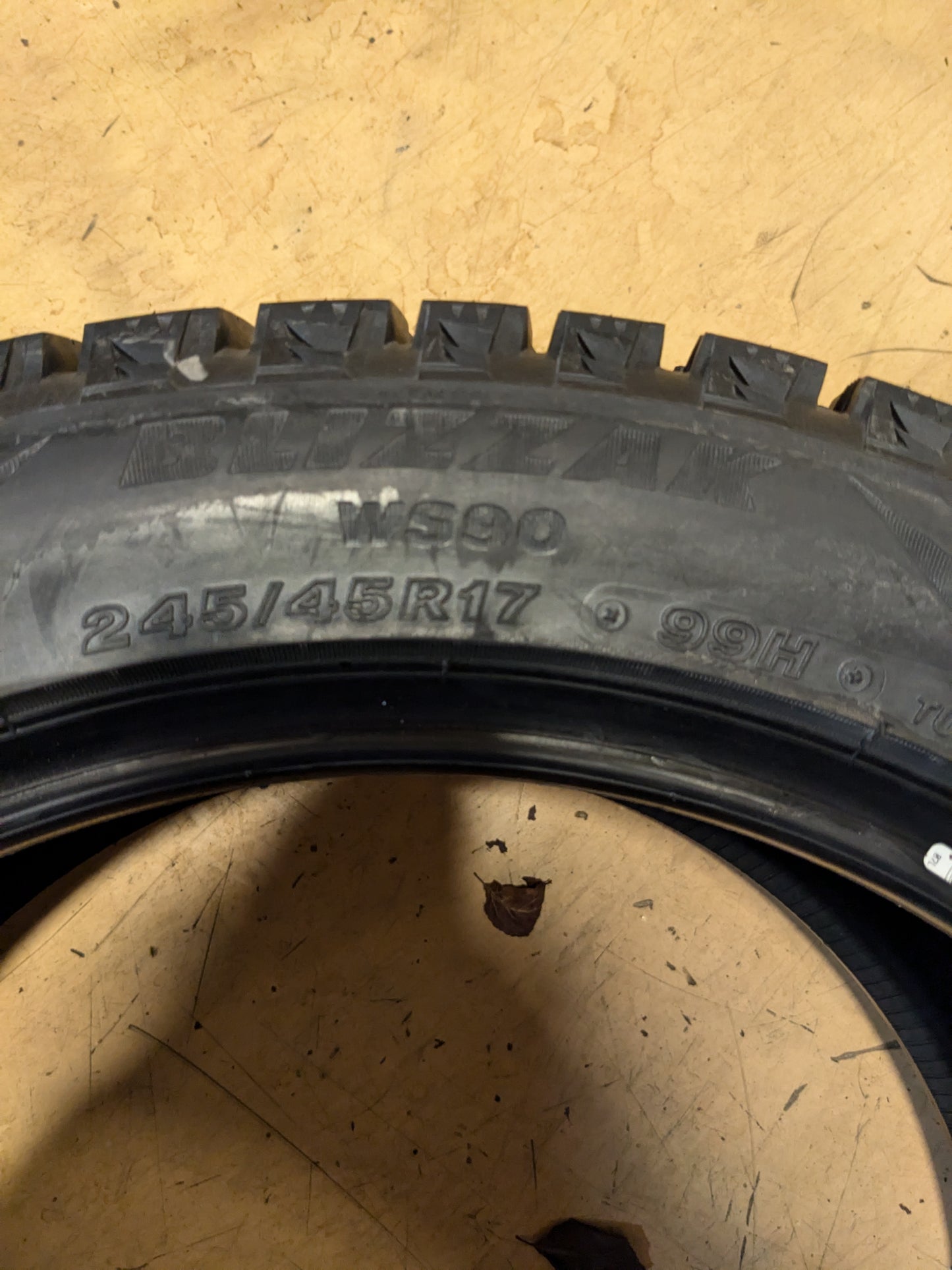 BRIDGESTONE BLIZZAK WS90 245 45 17 99H XL WINTER TIRE 001158