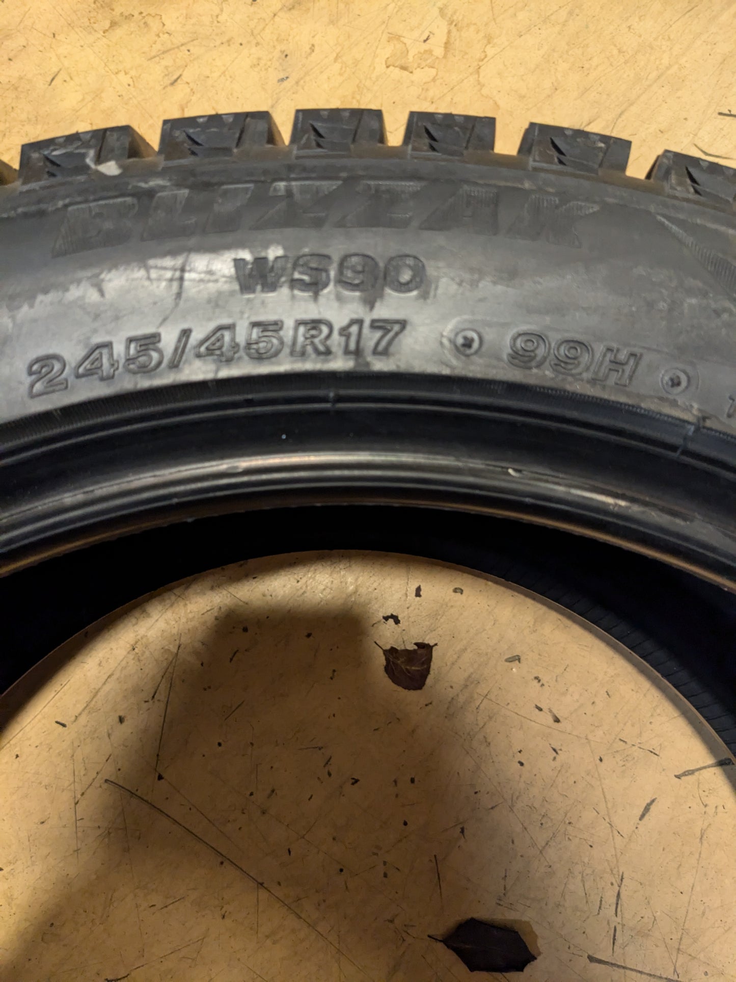 BRIDGESTONE BLIZZAK WS90 245 45 17 99H XL WINTER TIRE 001158