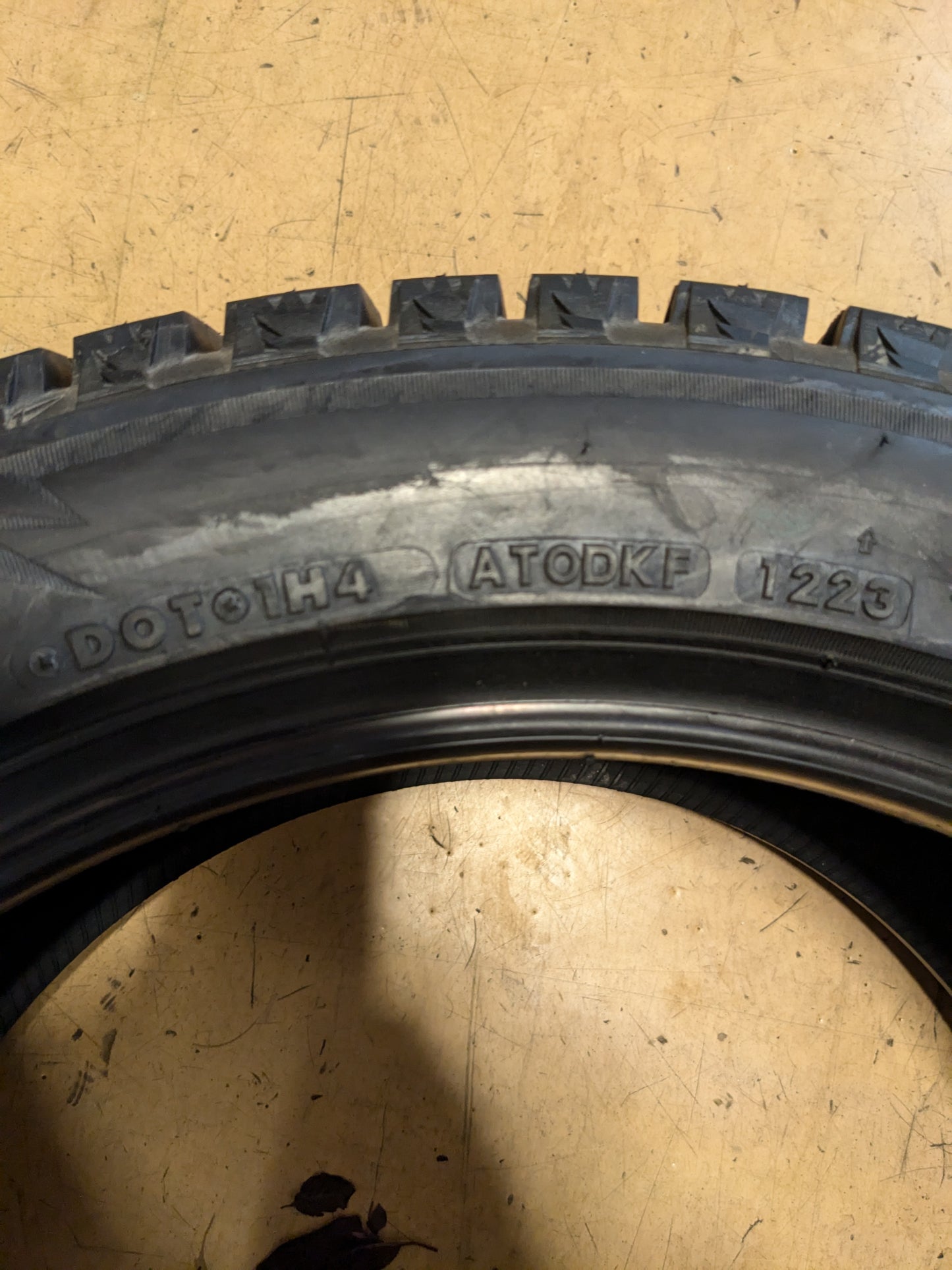 BRIDGESTONE BLIZZAK WS90 245 45 17 99H XL WINTER TIRE 001158