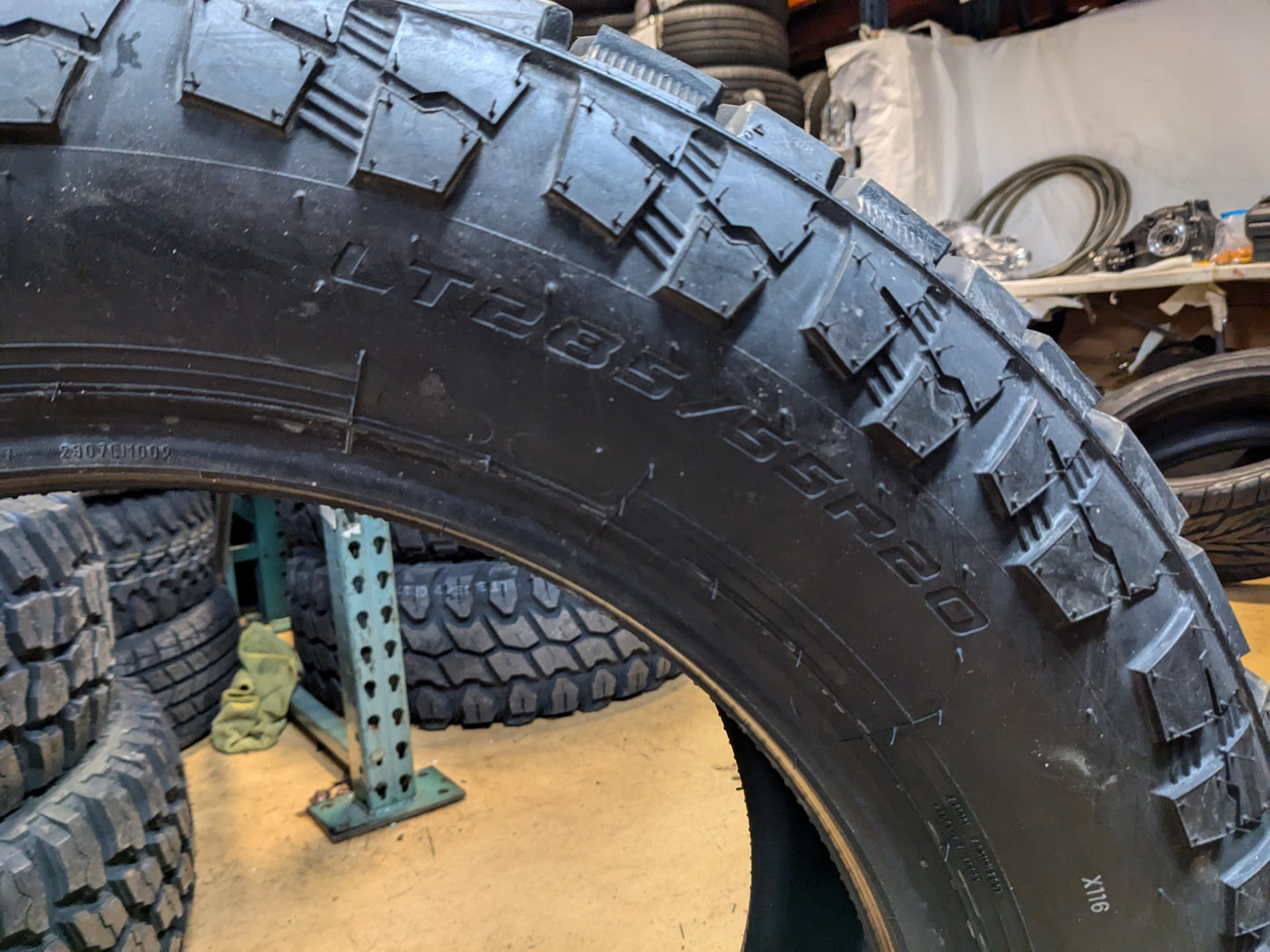 MASTERCRAFT COURSER TRAIL HD BSW LT 285 55 20 122/119R AT TIRE 175102010