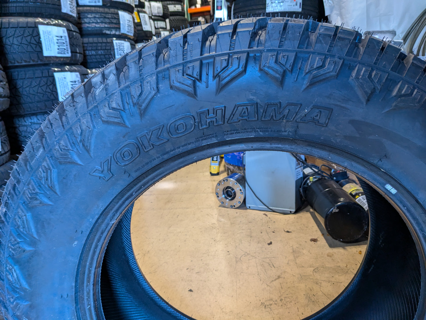YOKOHAMA GEOLANDAR X-AT BSW LT 37 12.5 22 127Q F 12 PLY TIRE 110116026