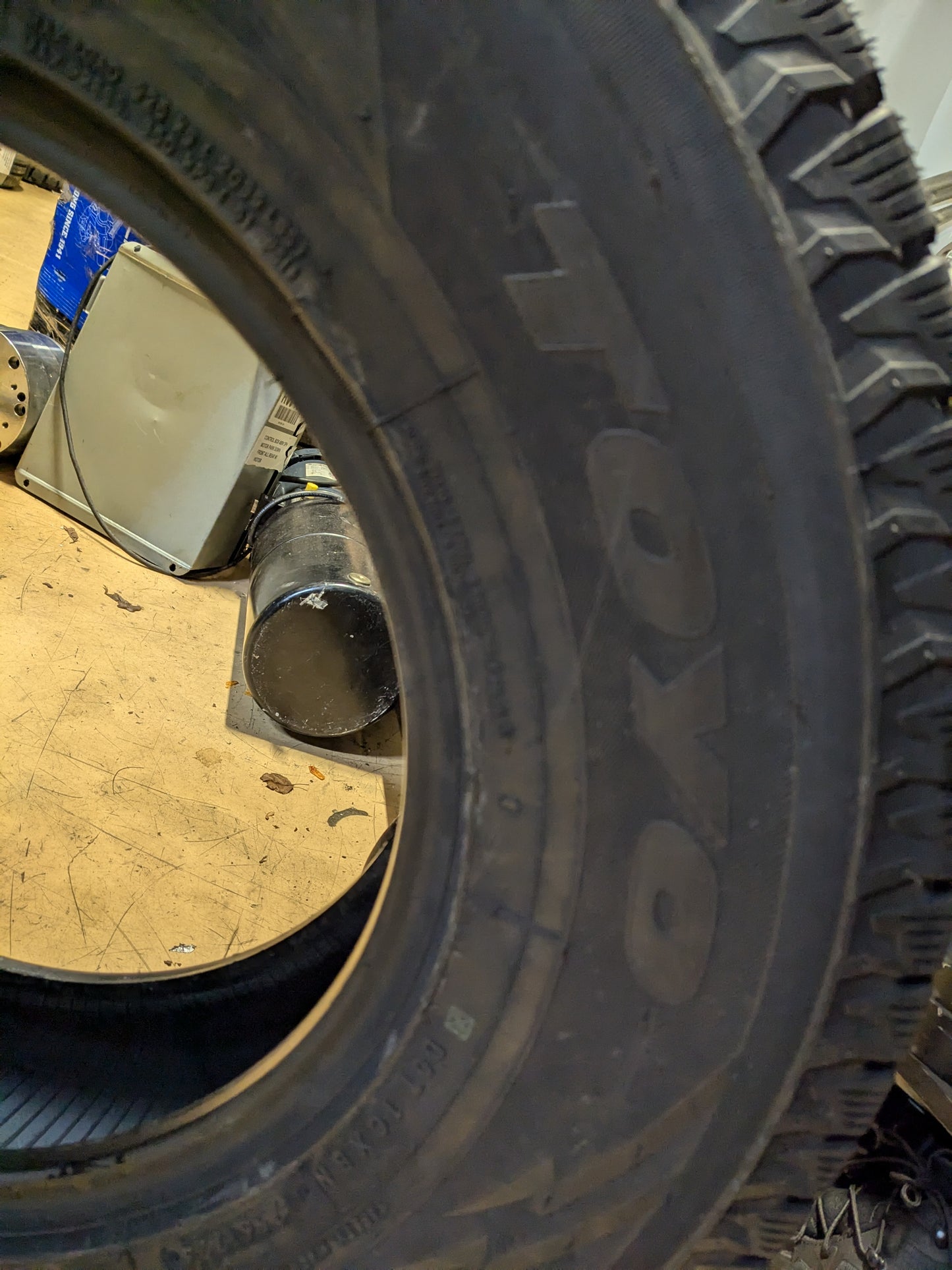 TOYO OBSERVE GSI-6 LS BSW P 235 75 15 105H WINTER TIRE 174670