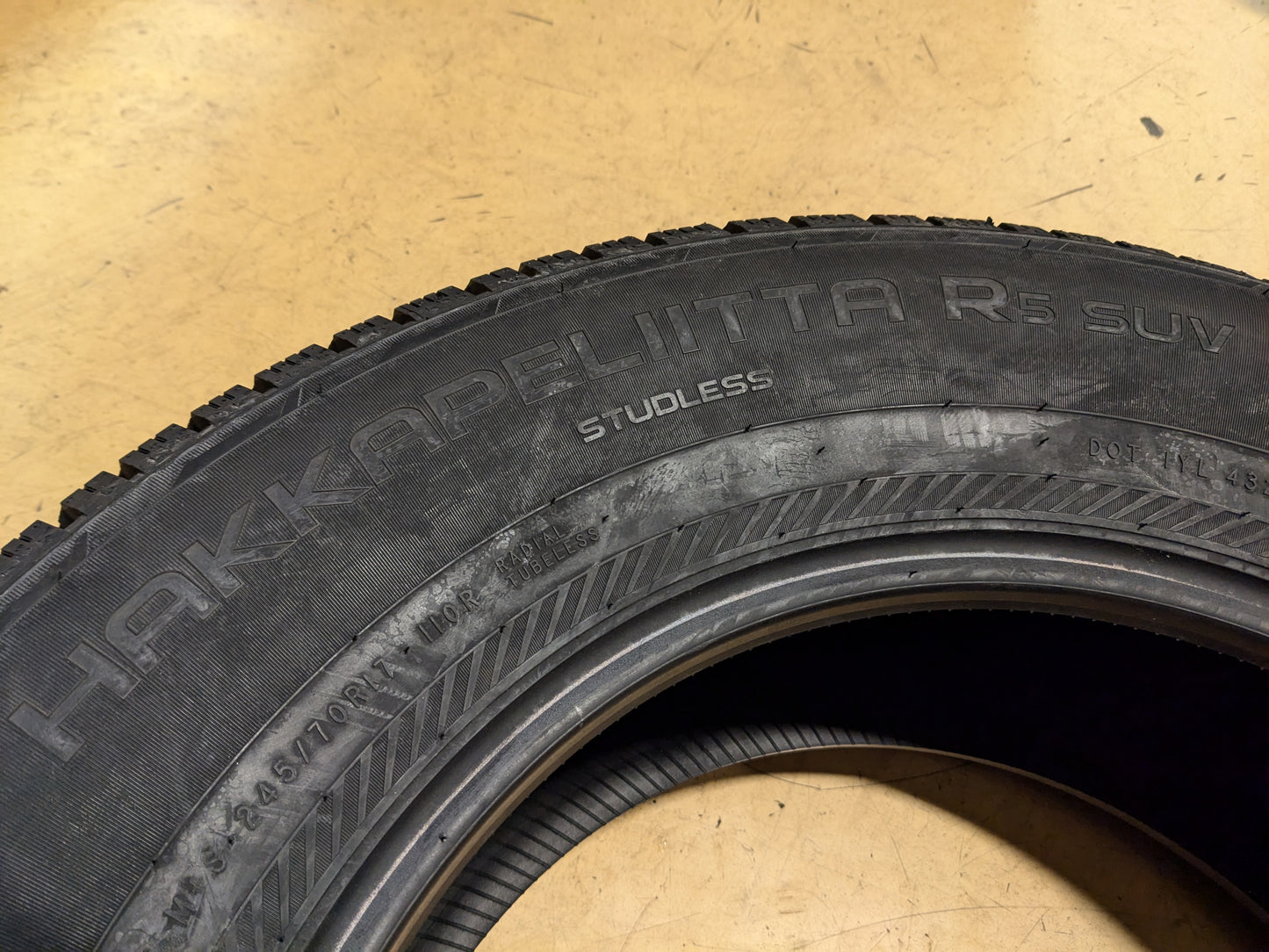 NOKIAN HAKKAPELIITTA R5 SUV BSW P 245 70 17 110R WINTER TIRE T432207