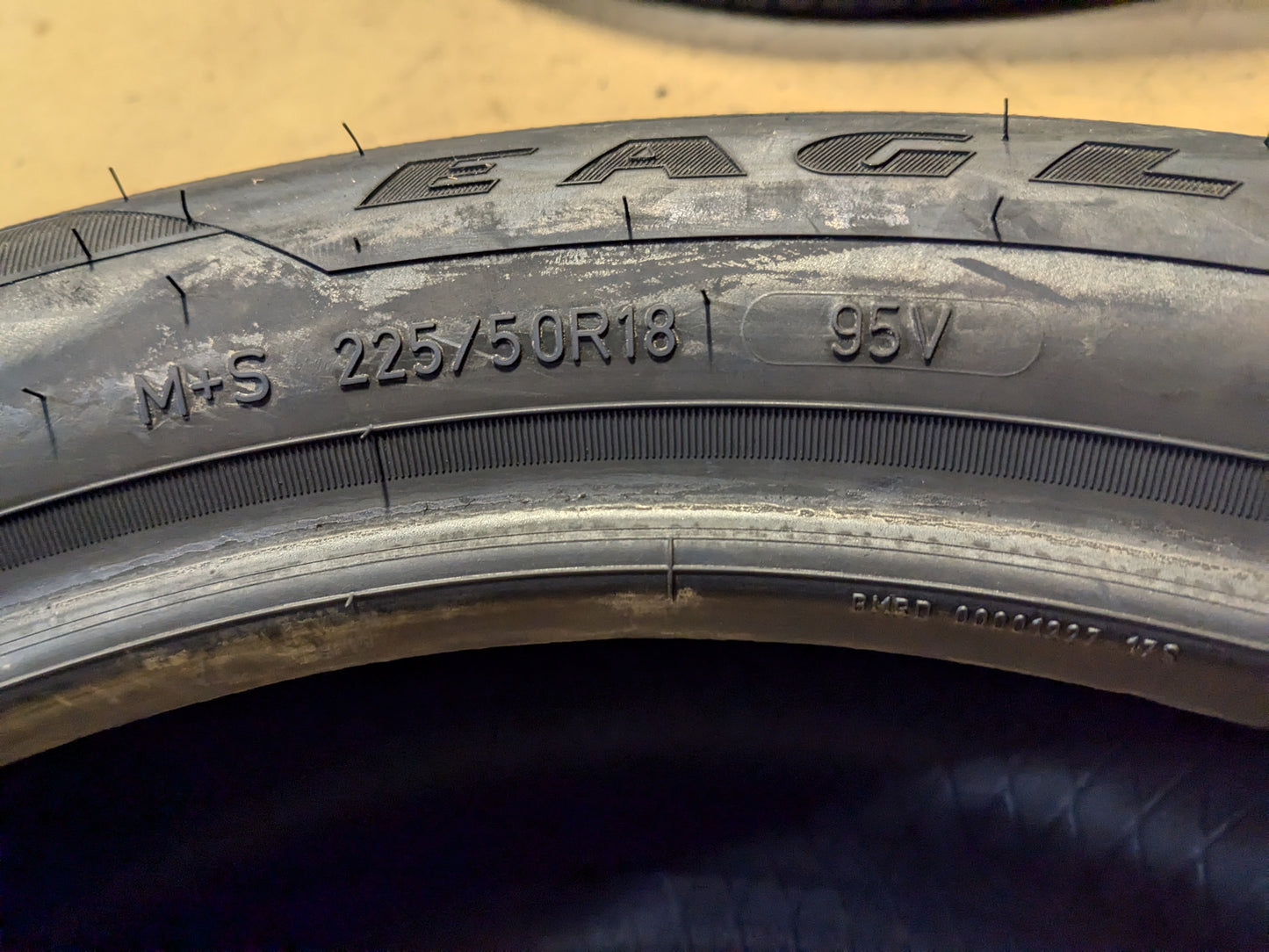 NOS GOODYEAR EAGLE SPORT ALL-SEASON ROF BMW 225 50 18 95V RUNFLAT TIRE 109092395