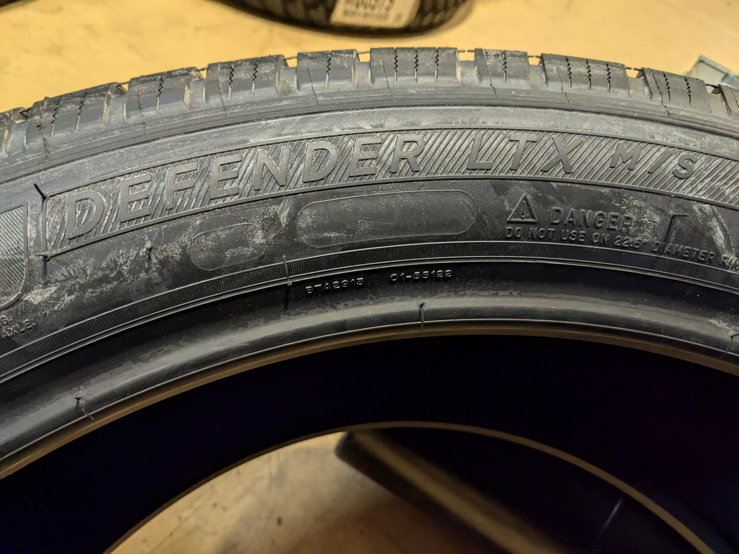 MICHELIN DEFENDER LTX MS BSW P 305 40 22 114H ALL SEASON TIRE 14664