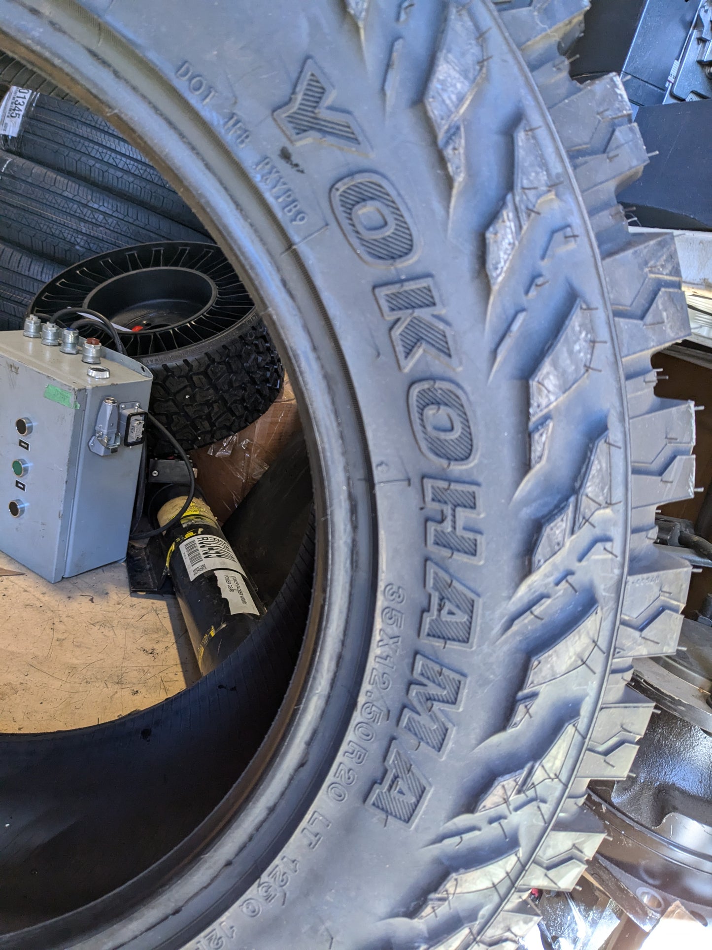YOKOHAMA GEOLANDAR M/T G003 BSW LT 35 12.50 20 125Q F MUD TERRAIN TIRE 110133359