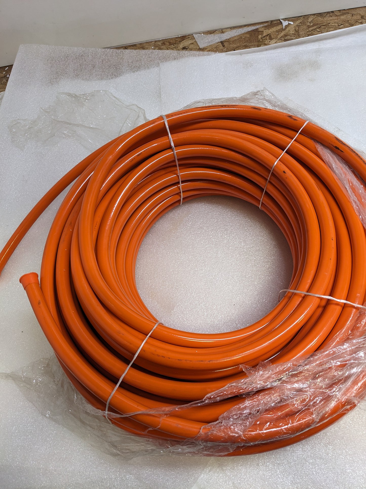 AEROQUIP FC375-08 POLYON 1/2 IN X 200 FT SAE 100R8 NON CONDUCTIVE THERMOPLASTIC HYDRAULIC HOSE 3500 PSI NEW R8