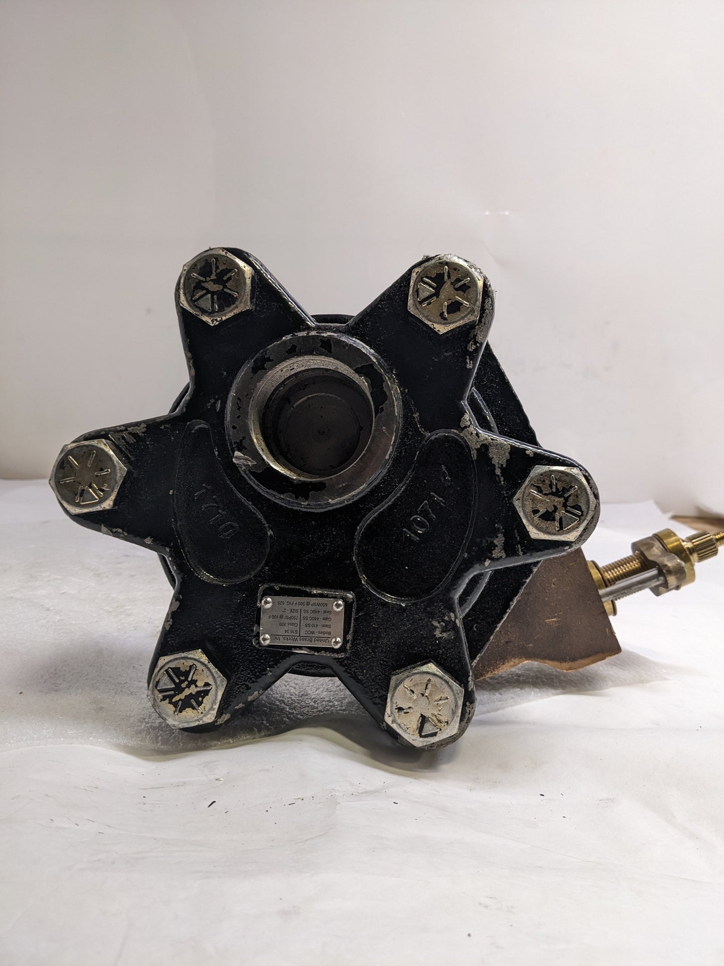 UNITED BRASS WORKS 299914 GATE VALVE CLASS 300 2" PIPE 750PSI W/O WHEEL NEW H1