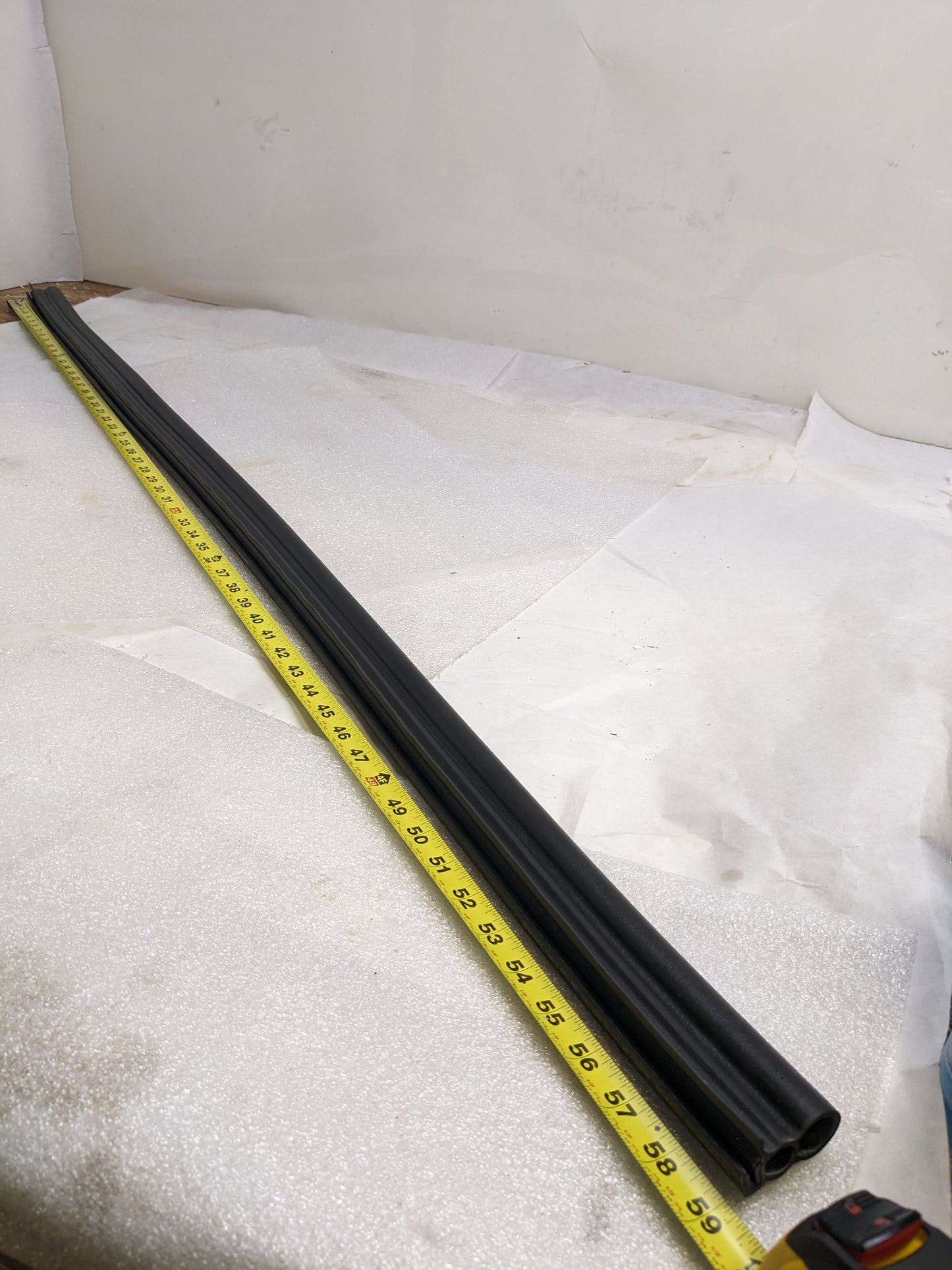 PORSCHE 95882372300 COWL COVER SEAL FOR 2019-2023 CAYENNE NEW R21