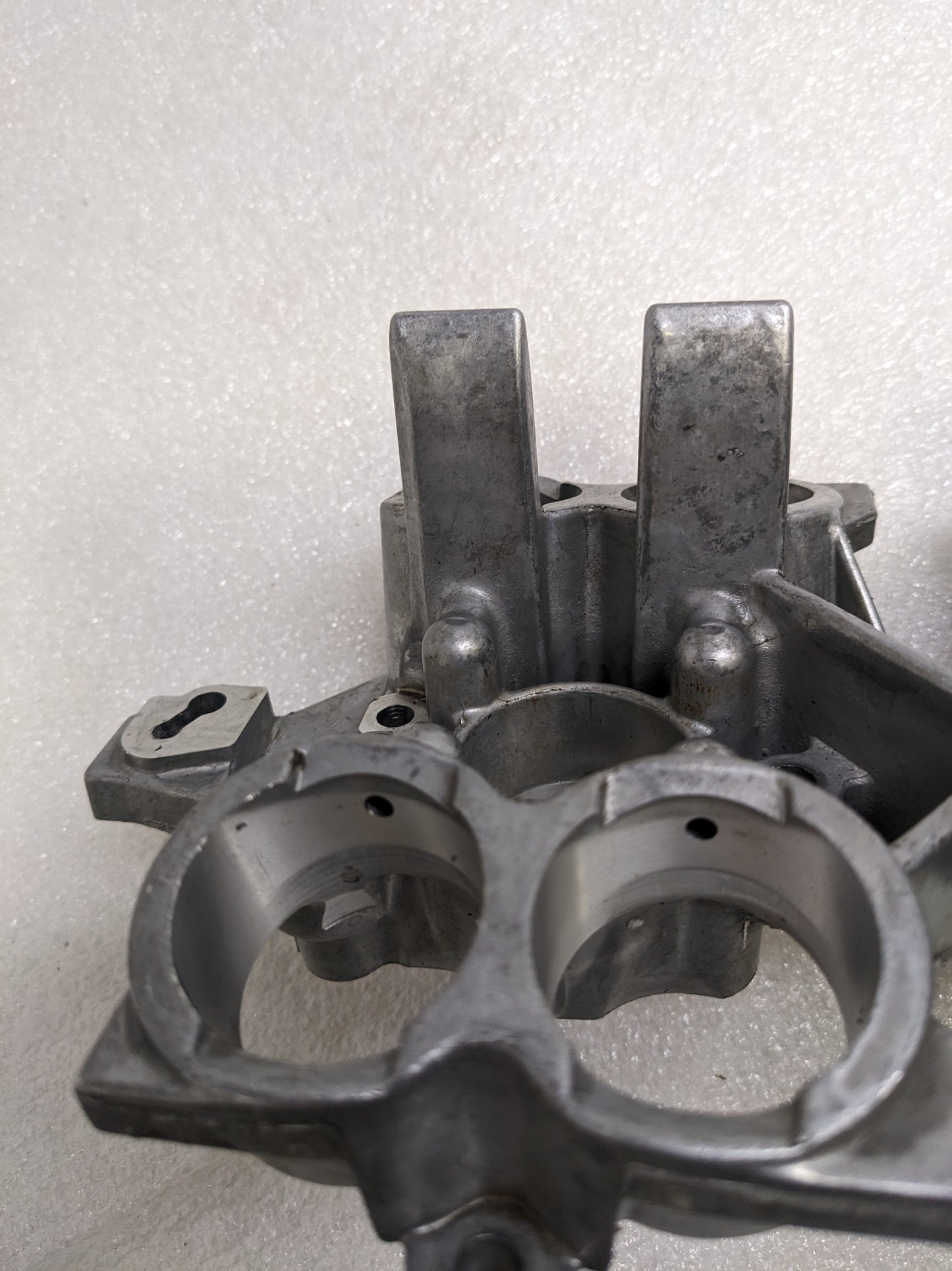 PORSCHE 9961041058R CAMSHAFT FOLLOWER HOUSING FOR 1999-2001 BOXSTER/911 USED R14