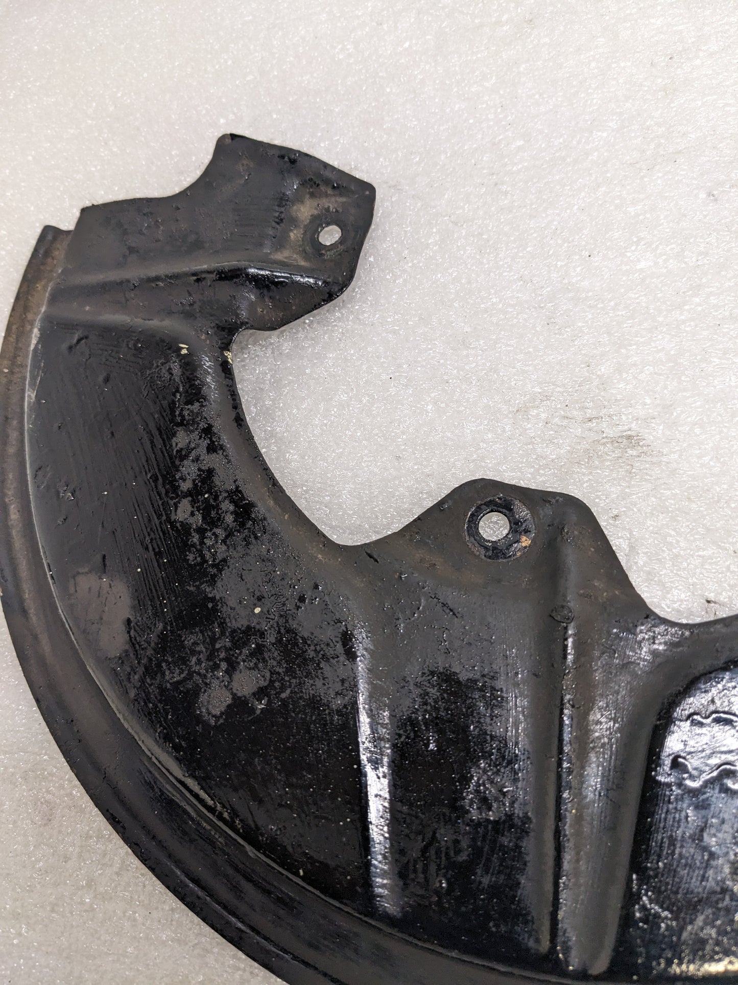 PORSCHE 9643518402 RIGHT BRAKE DUST SHIELD FOR 964 USED R24T4