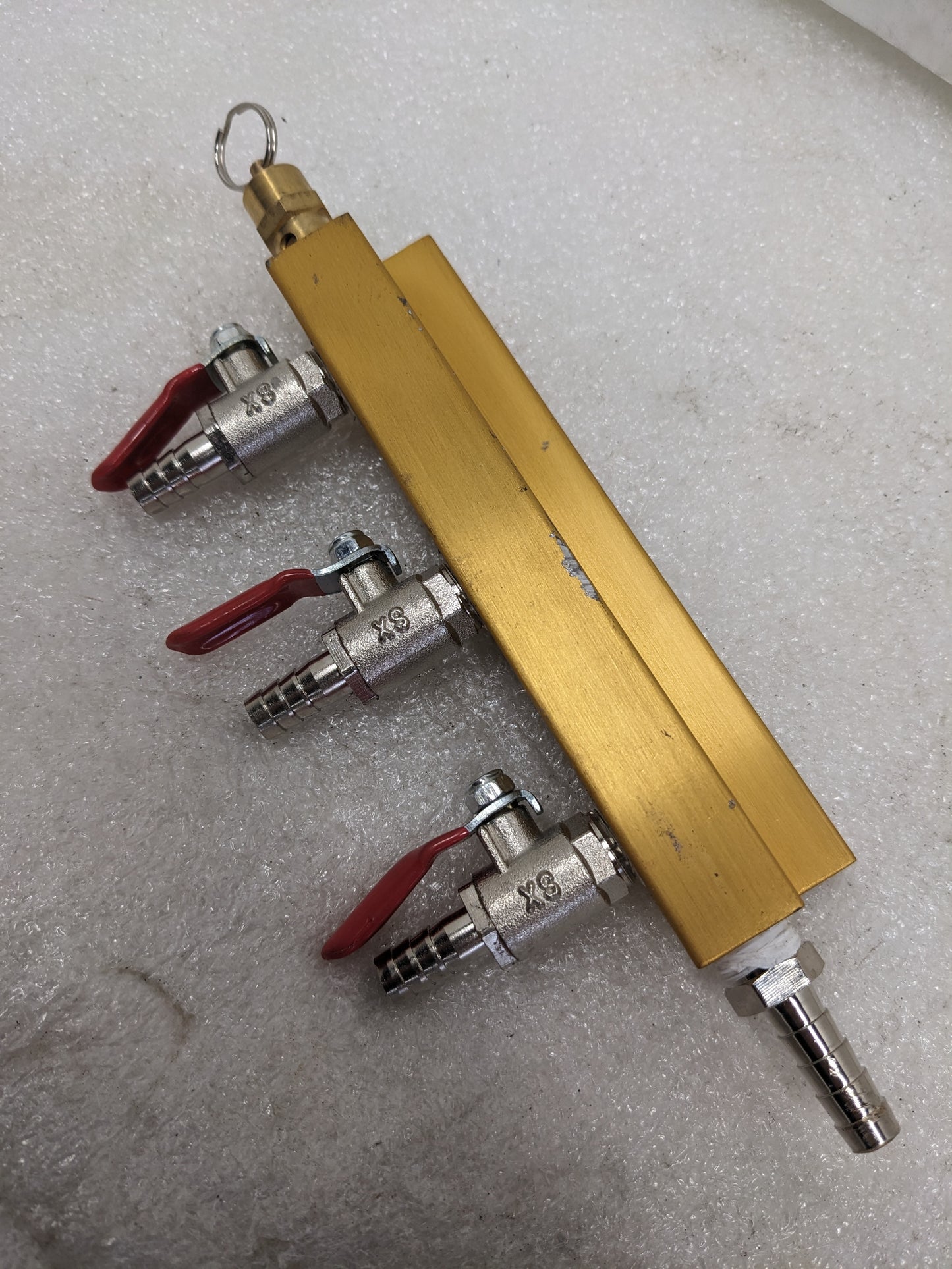 UNBRANDED 3-WAY AIR MANIFOLD NEW R30T1