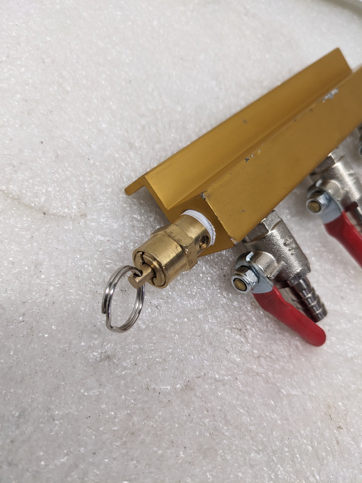 UNBRANDED 3-WAY AIR MANIFOLD NEW R30T1