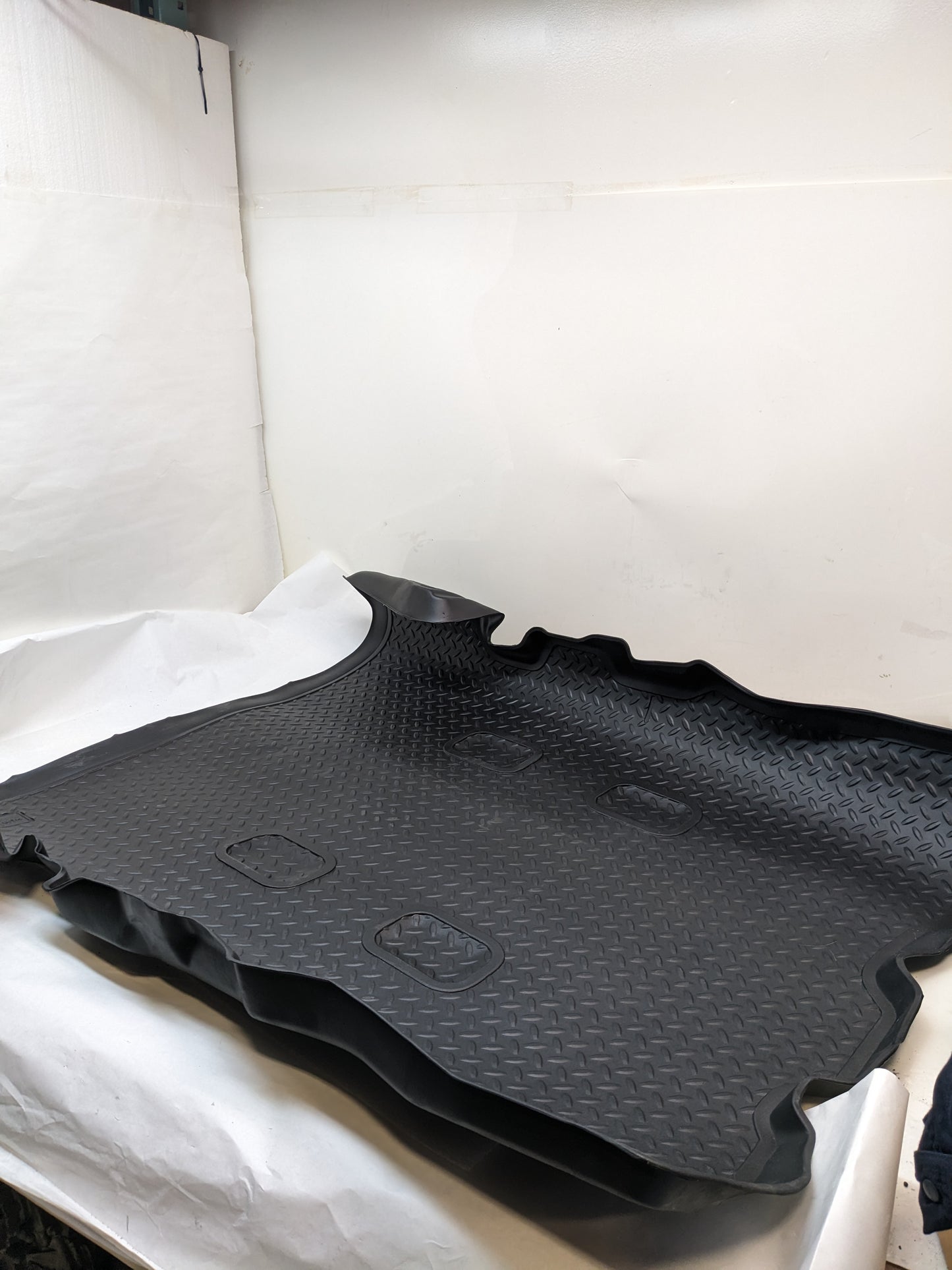HUSKY LINERS 2533 WEATHERBEATER CARGO LINER FOR 2008-2009 TOYOTA LAND CRUISER BLACK NEW SR