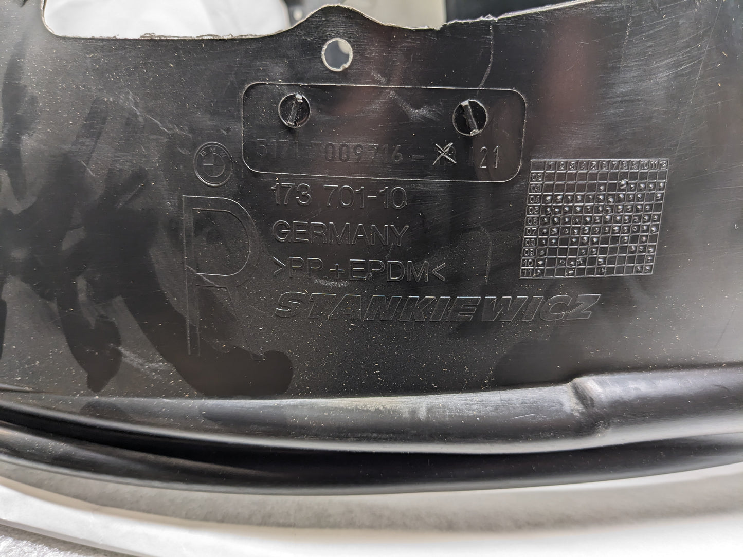 BMW 51717009716 FENDER LINER FRONT RIGHT 645Ci 2004-2005 AND 650i 2006-2007 NEW R24