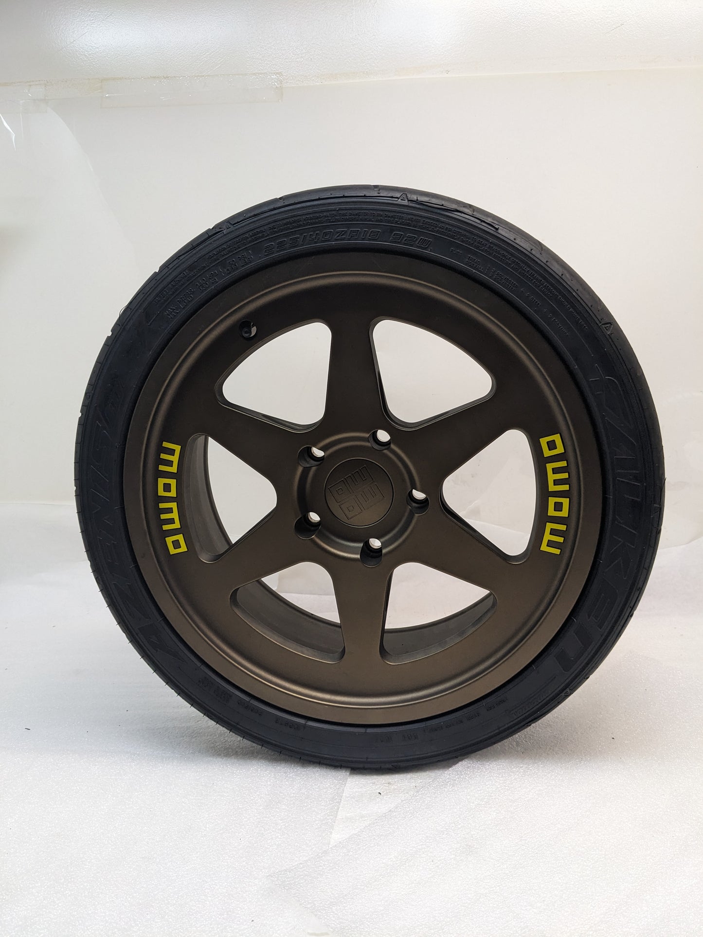 MOMO M50289530P20 HERITAGE 6 18"X905" 20MM 5X130MM SATIN BRONZE SET OF 4 WHEELS USED B2