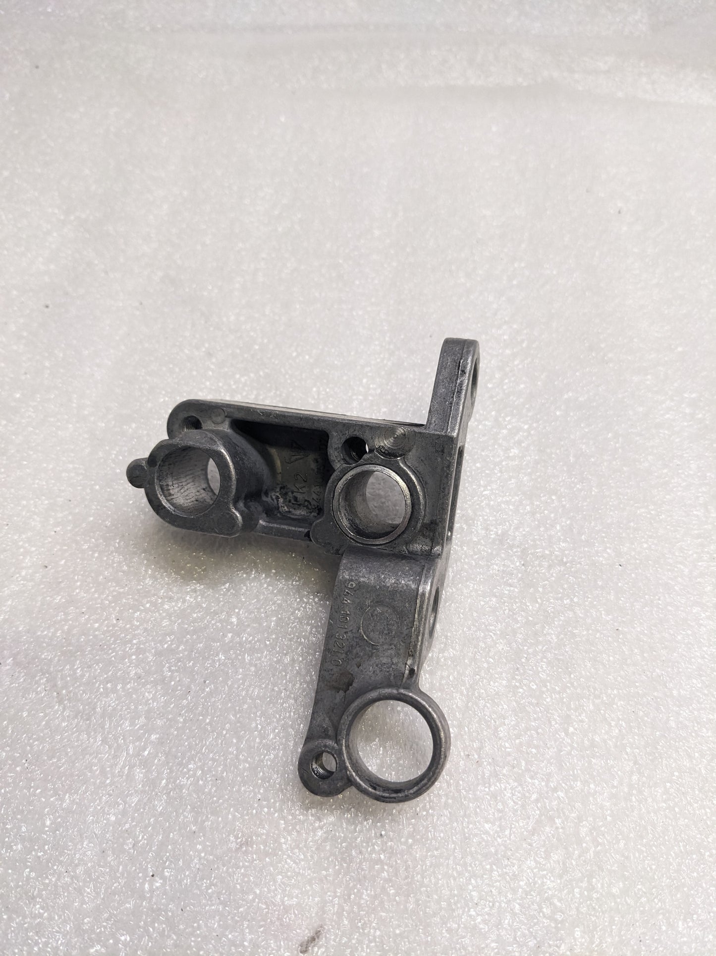 PORSCHE 94410132107 ENGINE CRANK POSITION SENSOR BRACKET FOR 1985-1991 944 NEW R23T3