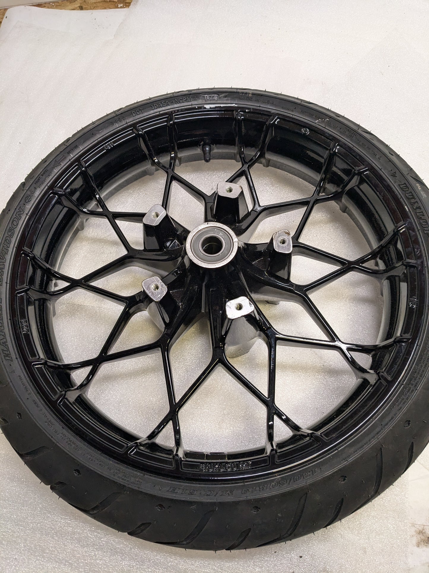 HARLEY DAVIDSON 43300673 H-D PRODIGY 19X3.5 INCHES FRONT WHEEL W/ DUNLOP 43100045 D408 130/60B19 FRONT TIRE NEW B2