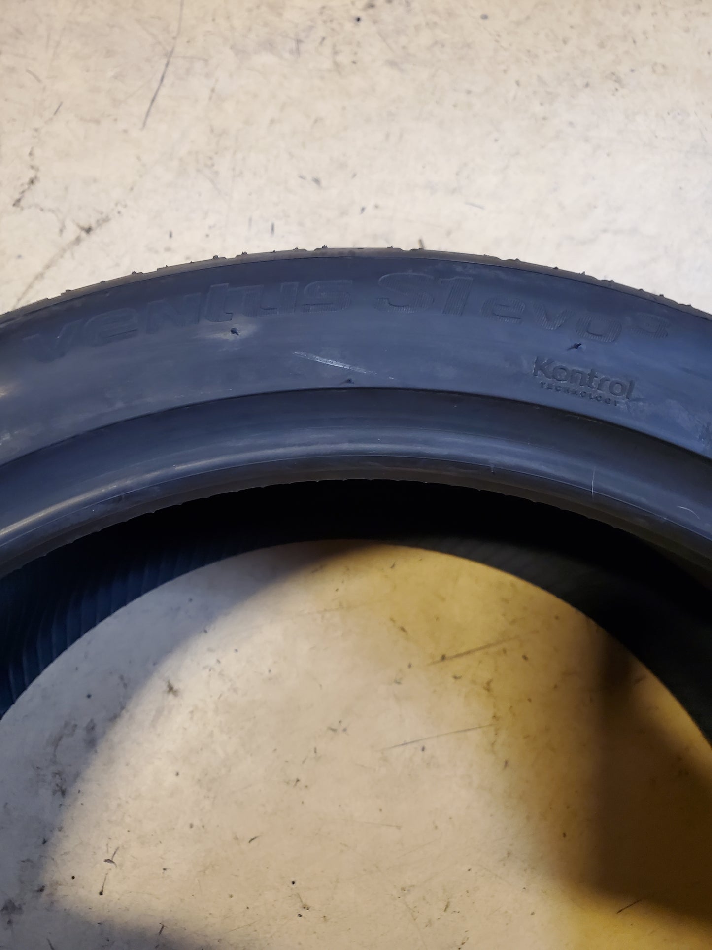 HANKOOK VENTUS S1 EVO3 FOAM BSW P 235 40 19 96W UHP TIRE 1028537