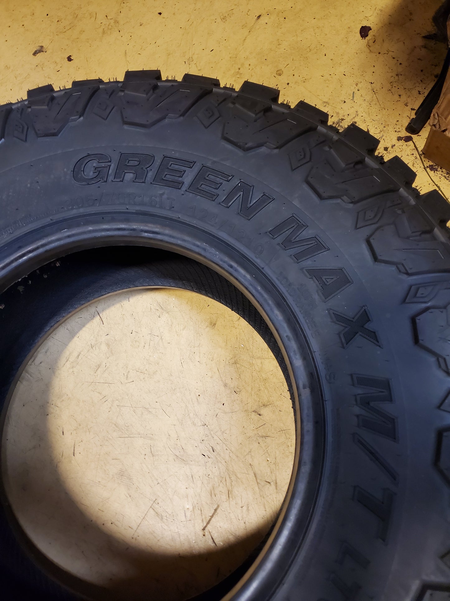 GREEN MAX OPTIMUM SPORT M/T BSW LT 305 70 16 124/121Q MUD TIRE 221012546