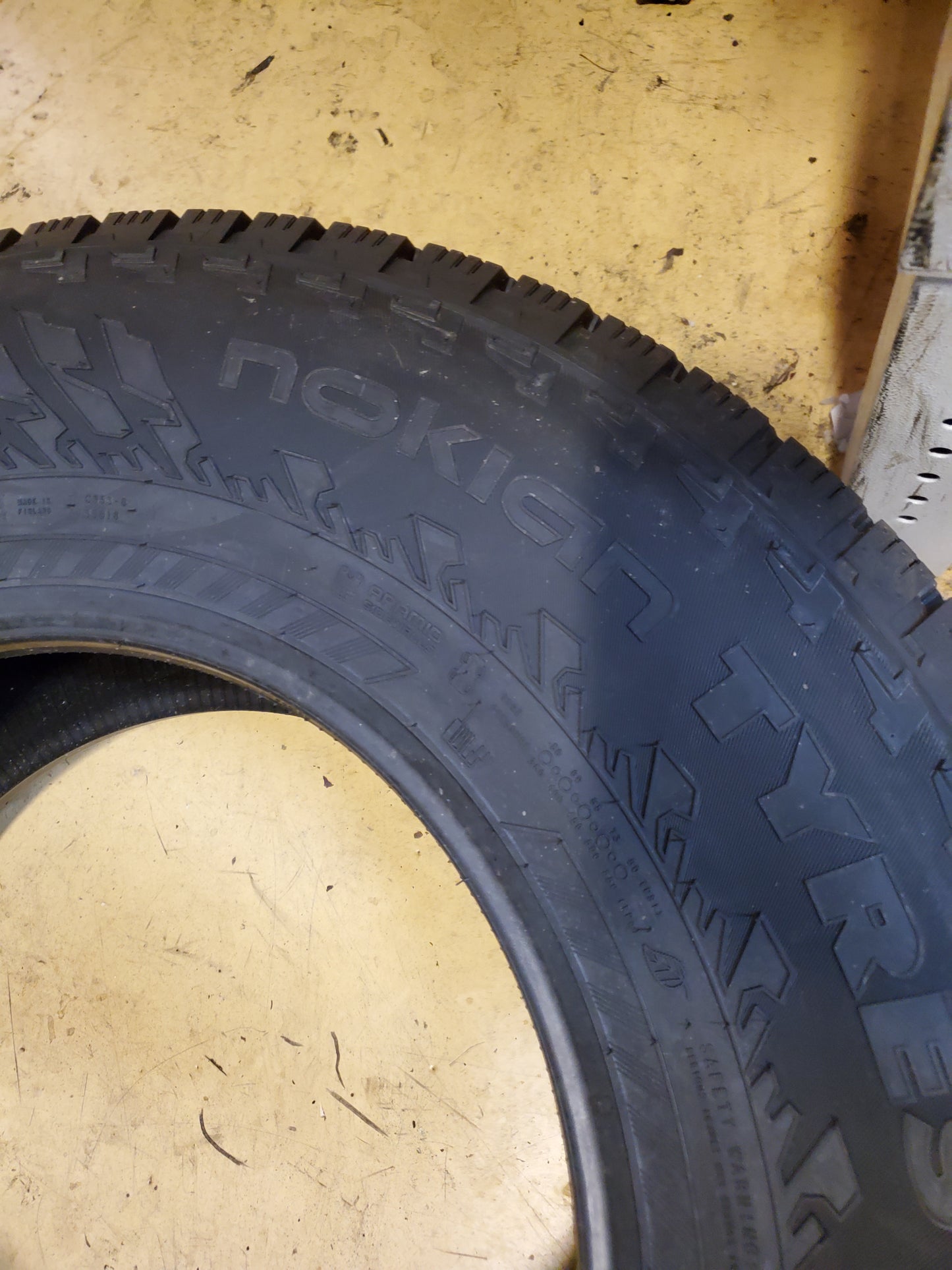 NOKIAN HAKKAPELIITTA LT3 STUDDED LT 285 70 17 121/118Q 8PLY WINTER TIRE TS32401