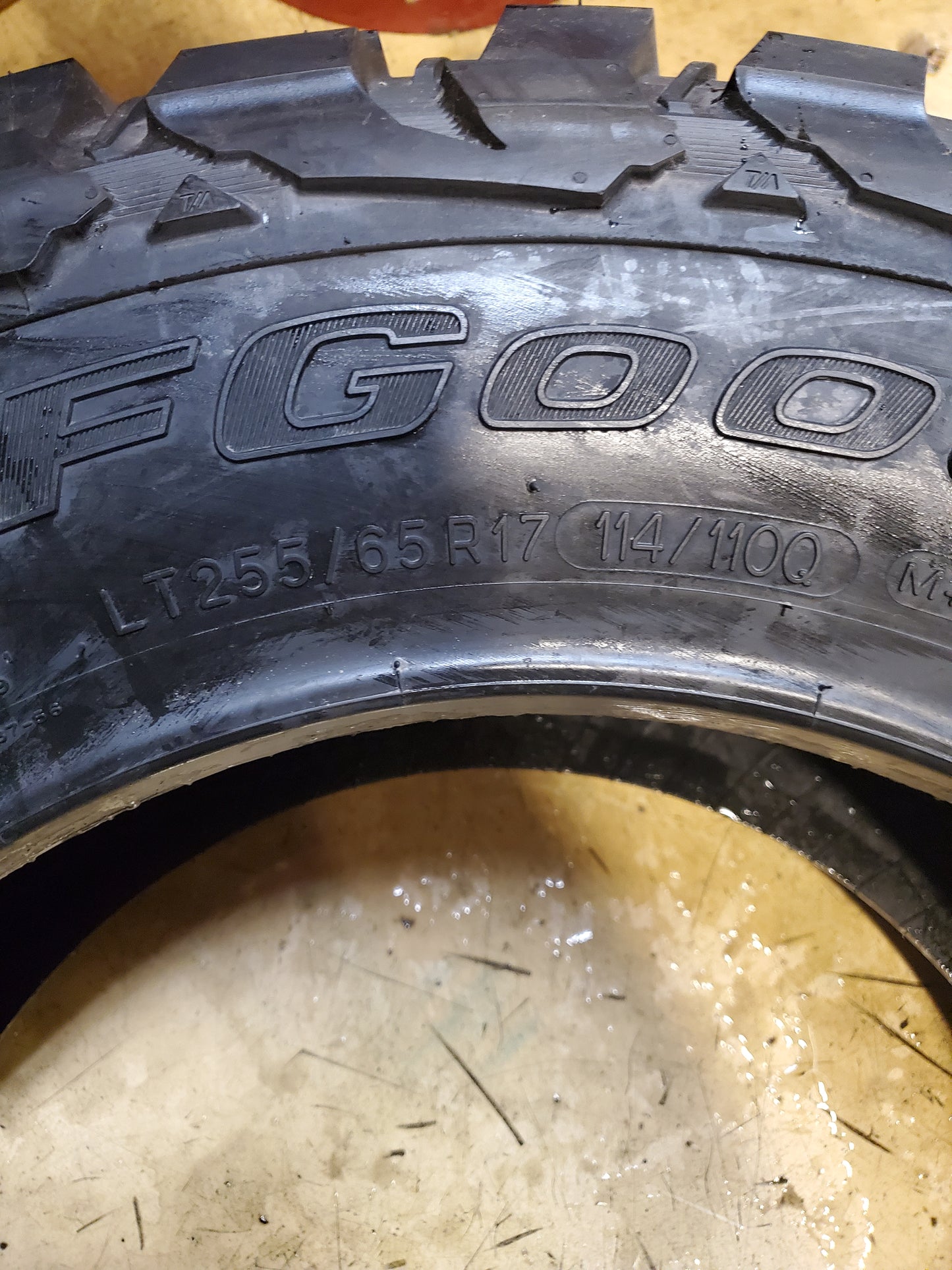 BFGOODRICH MUD TERRAIN T/A KM3 BSW LT 255 65 17 114/110Q 8PLY MUD TIRE 09656