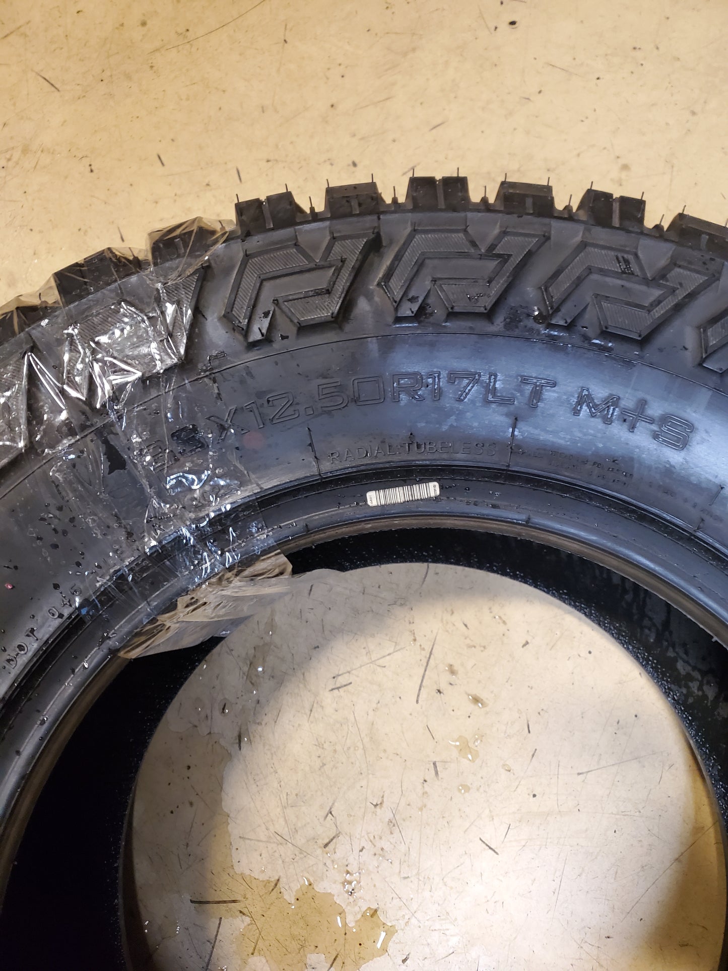 FURY COUNTRY HUNTER R/T BSW LT 33 12.50 17 121Q 12PLY TIRE RTF33125017A