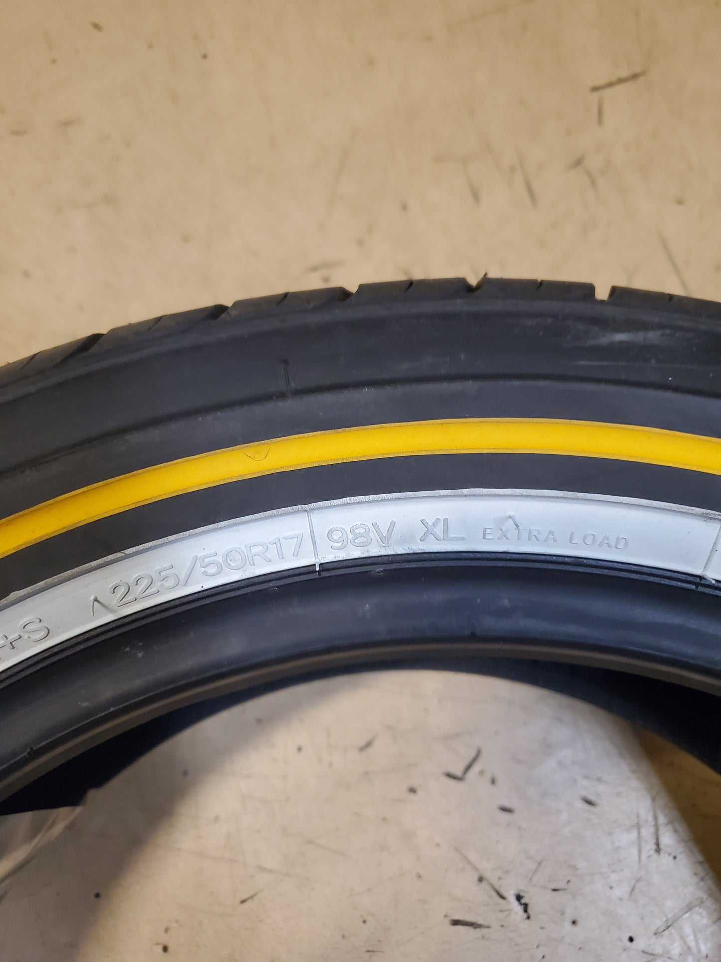 2 VOGUE CUSTOM BUILT RADIAL GW P 225 50 17 98V XL TIRE 03206621