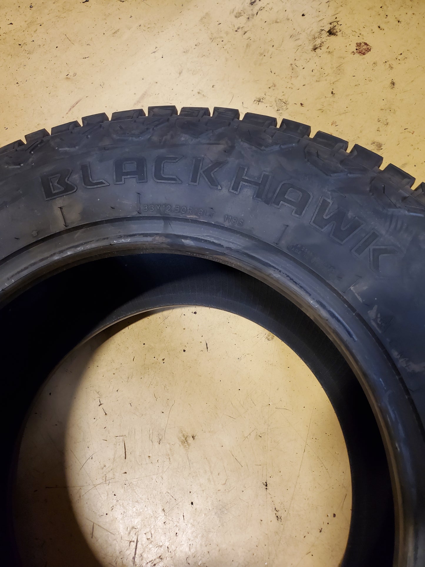 BLACKHAWK RIDGECRAWLER A/T LT 33 12.5 18 118S 10PLY ALL TERRAIN TIRE 4120878V