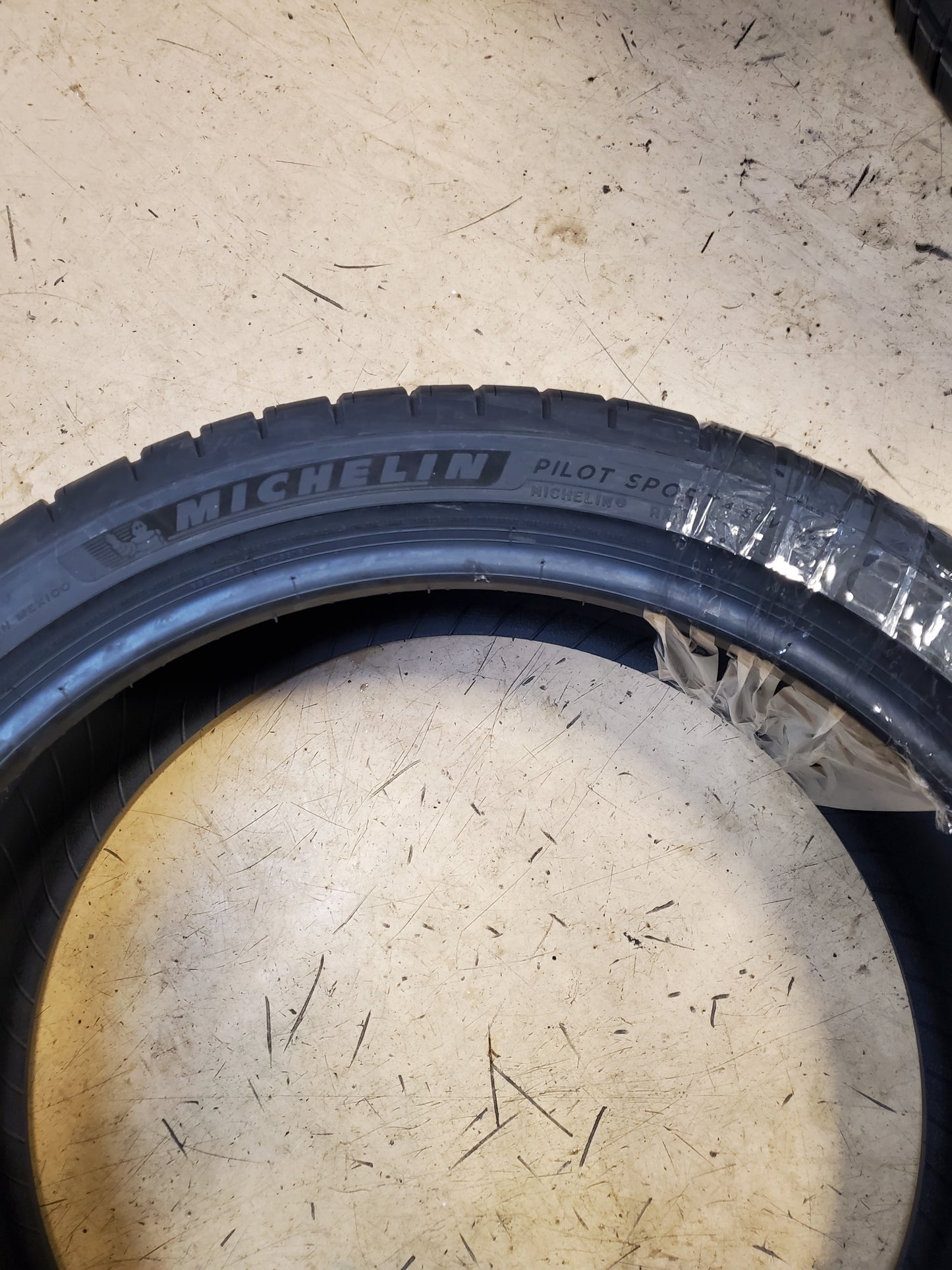 2 MICHELIN PILOT SPORT 4 SUV A0 BSW P 255 40 21 102Y XL ALL SEASON TIRE 02372