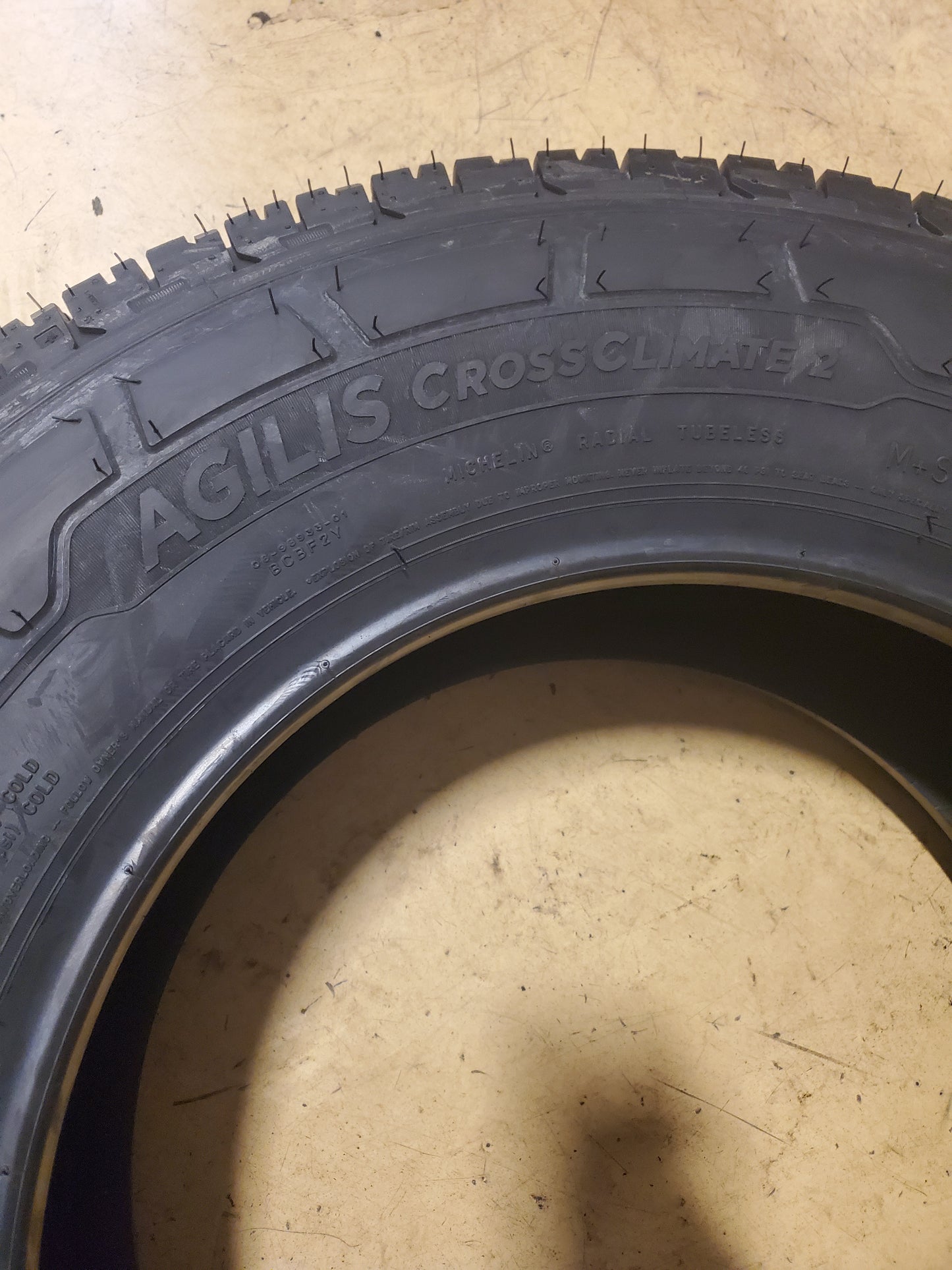 MICHELIN AGILIS CROSSCLIMATE 2 LT 235 80 17 120/117R 10PLY ALL SEASON TIRE 66206