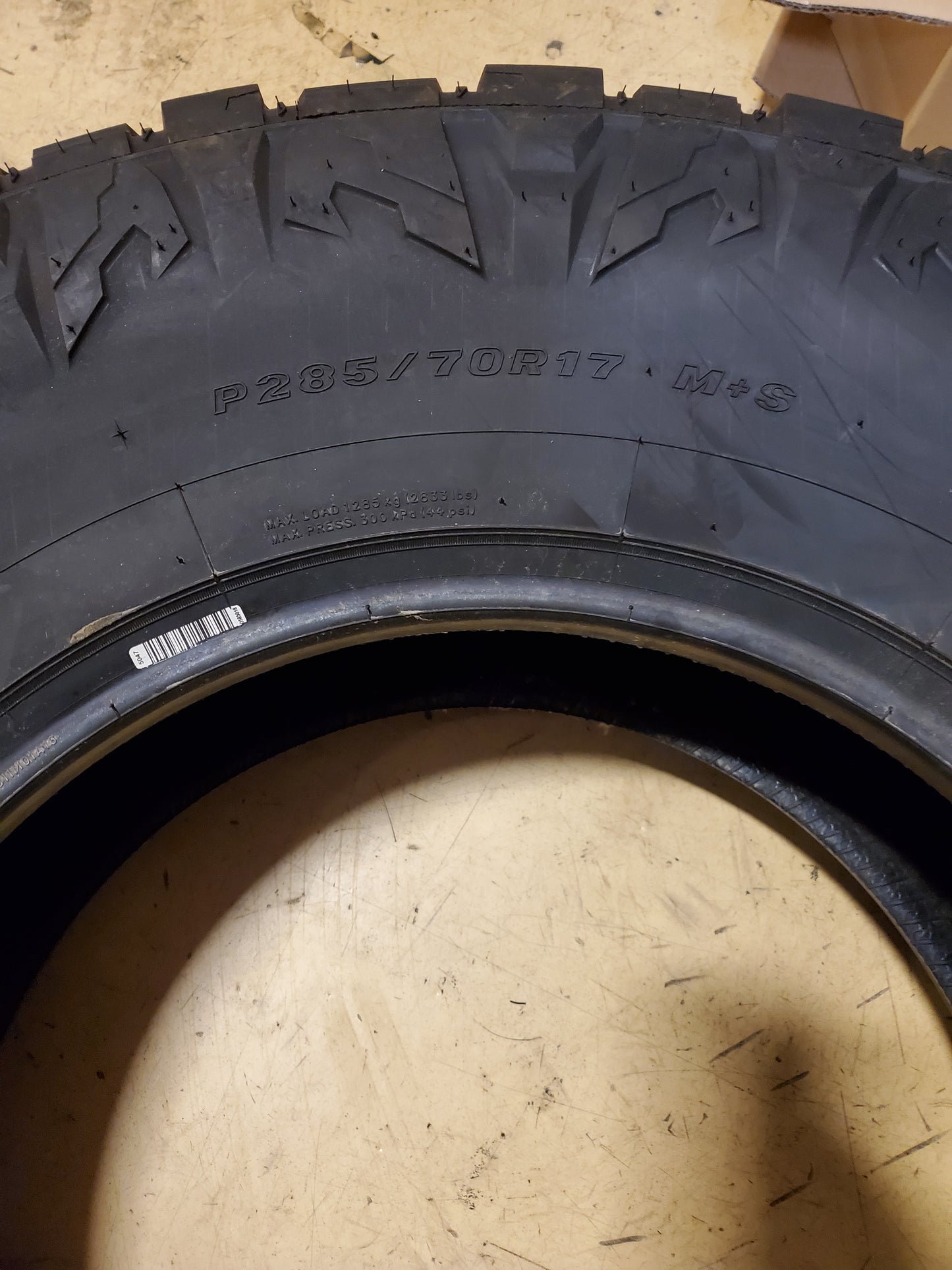 MAXXIS RAZR AT AT-811 BSW P 285 70 17 117T ALL TERRAIN TIRE ETP00251700