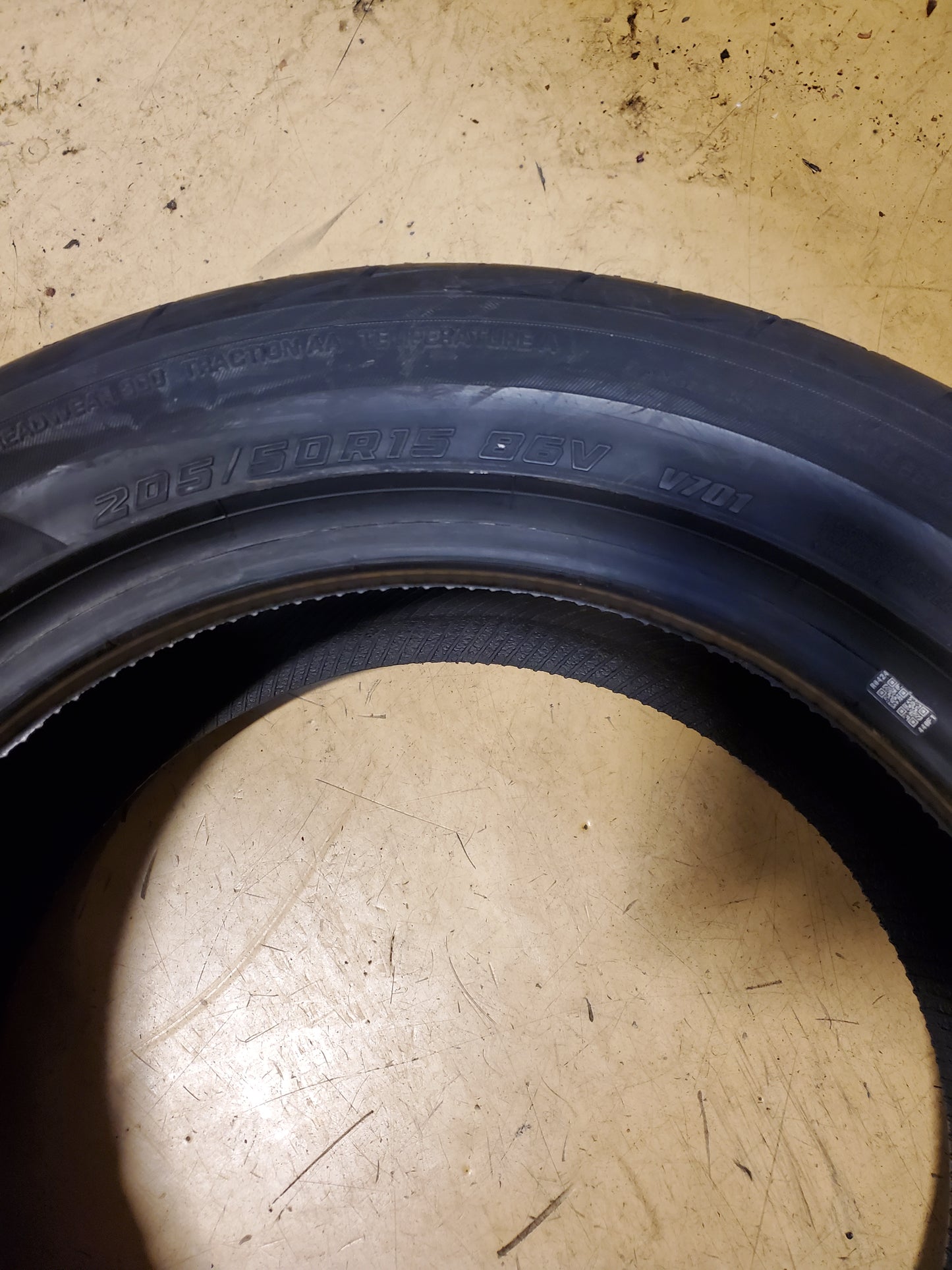 YOKOHAMA ADVAN FLEVA V701 BSW P 205 50 15 86V UHP TIRE 110170174