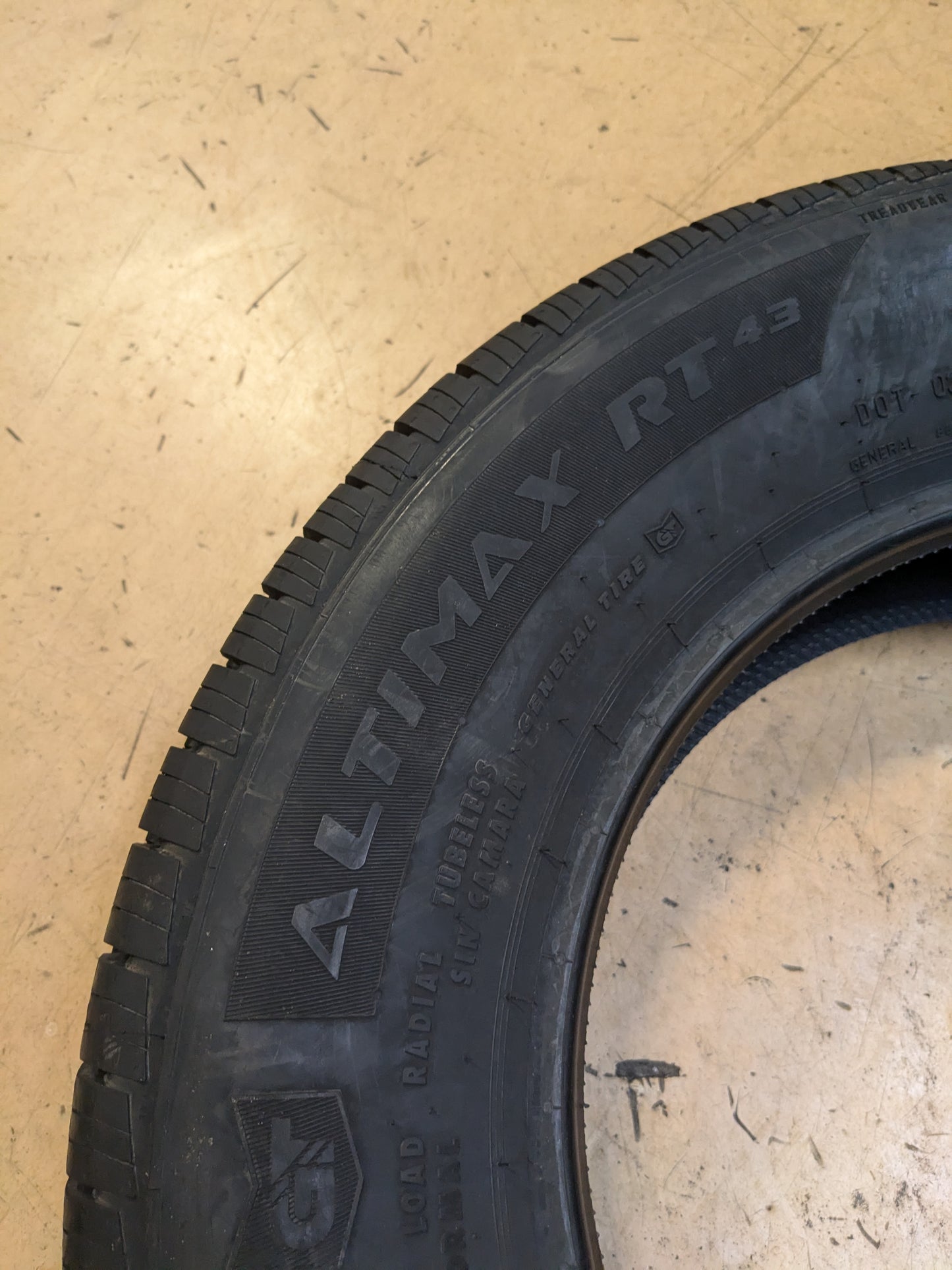 NOS GENERAL ALTIMAX RT43 BSW P 205 70 15 96T ALL SEASON TIRE 15494970000