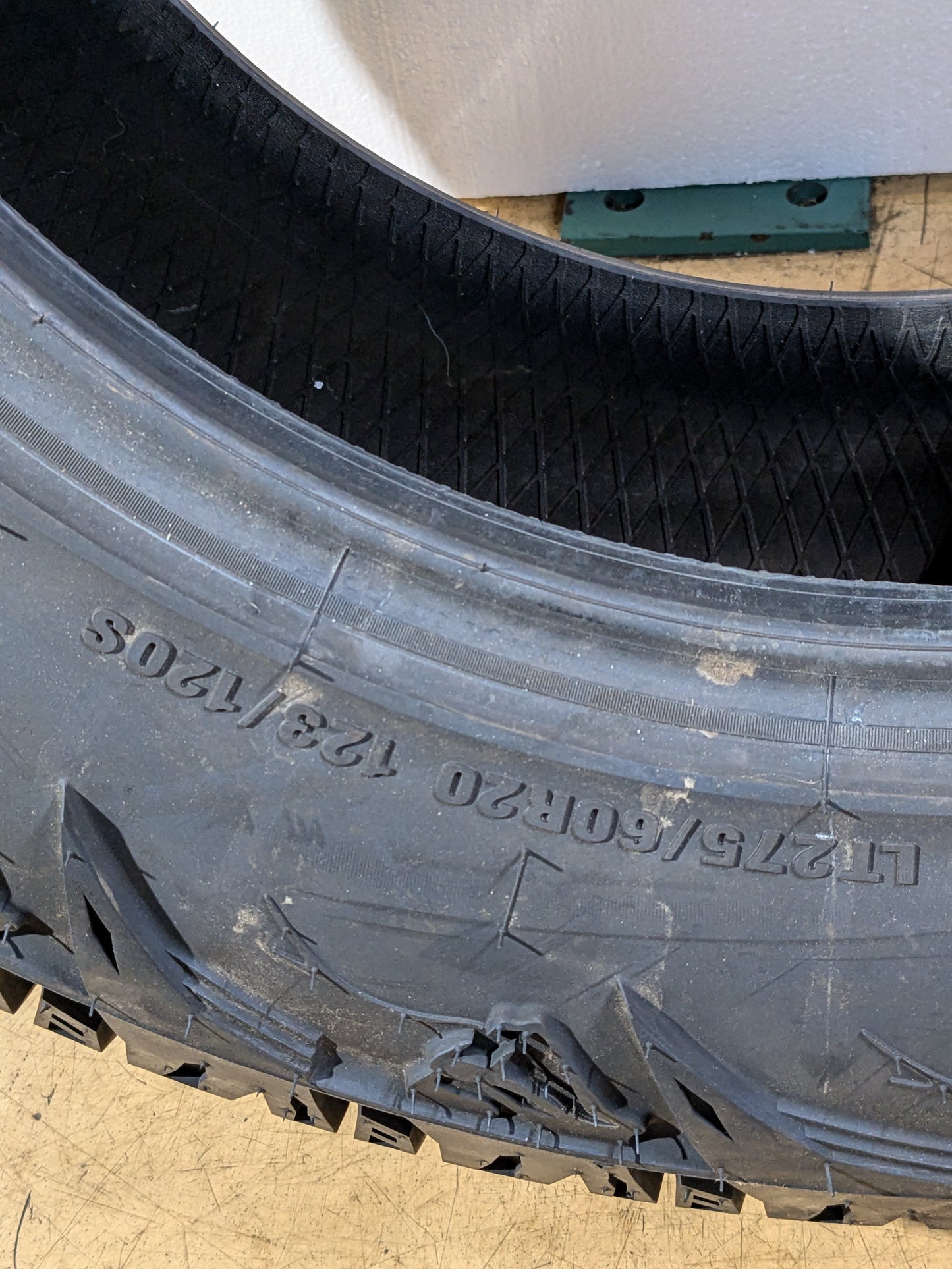 RADAR RENEGADE A/T PRO BSW LT 275 60 20 123/120S LRE 10 PLY TIRE RACSTH0014