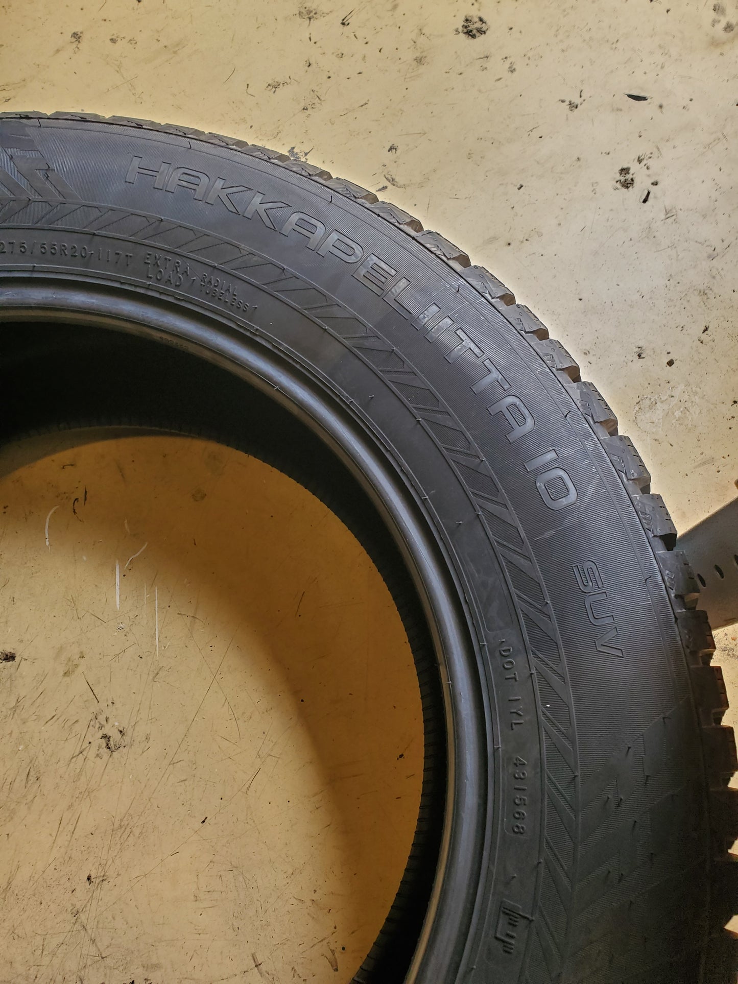 NOKIAN HAKKAPELIITTA 10 SUV STUDDED BSW P 275 55 20 117T XL WINTER TIRE TS32520