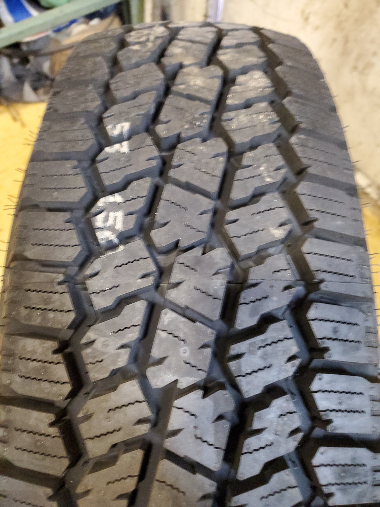 YOKOHAMA GEOLANDAR A/T4 G018 LT 265 70 18 124/121S 10PLY ALL TERRAIN TIRE 110101840