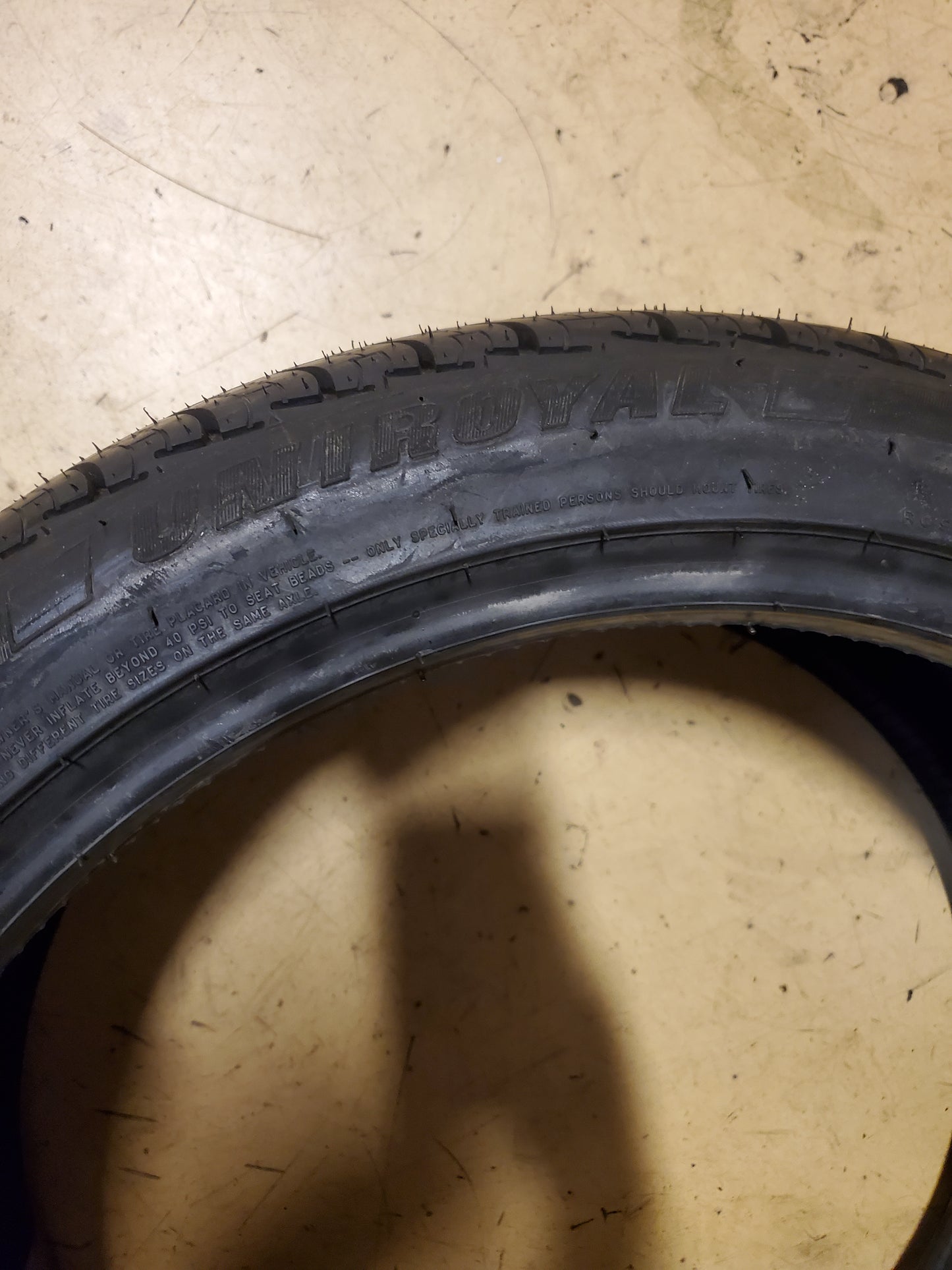 NOS UNIROYAL TIGER PAW TOURING A/S BSW P 225 40 18 92V XL ALL SEASON TIRE 42788