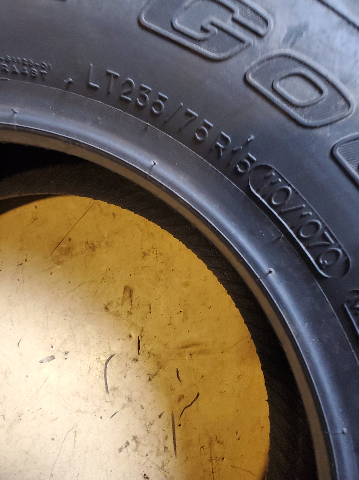 NOS BFGOODRICH MUD TERRAIN T/A KM3 LT 235 75 15 110/107Q 8PLY MUD TIRE 09453